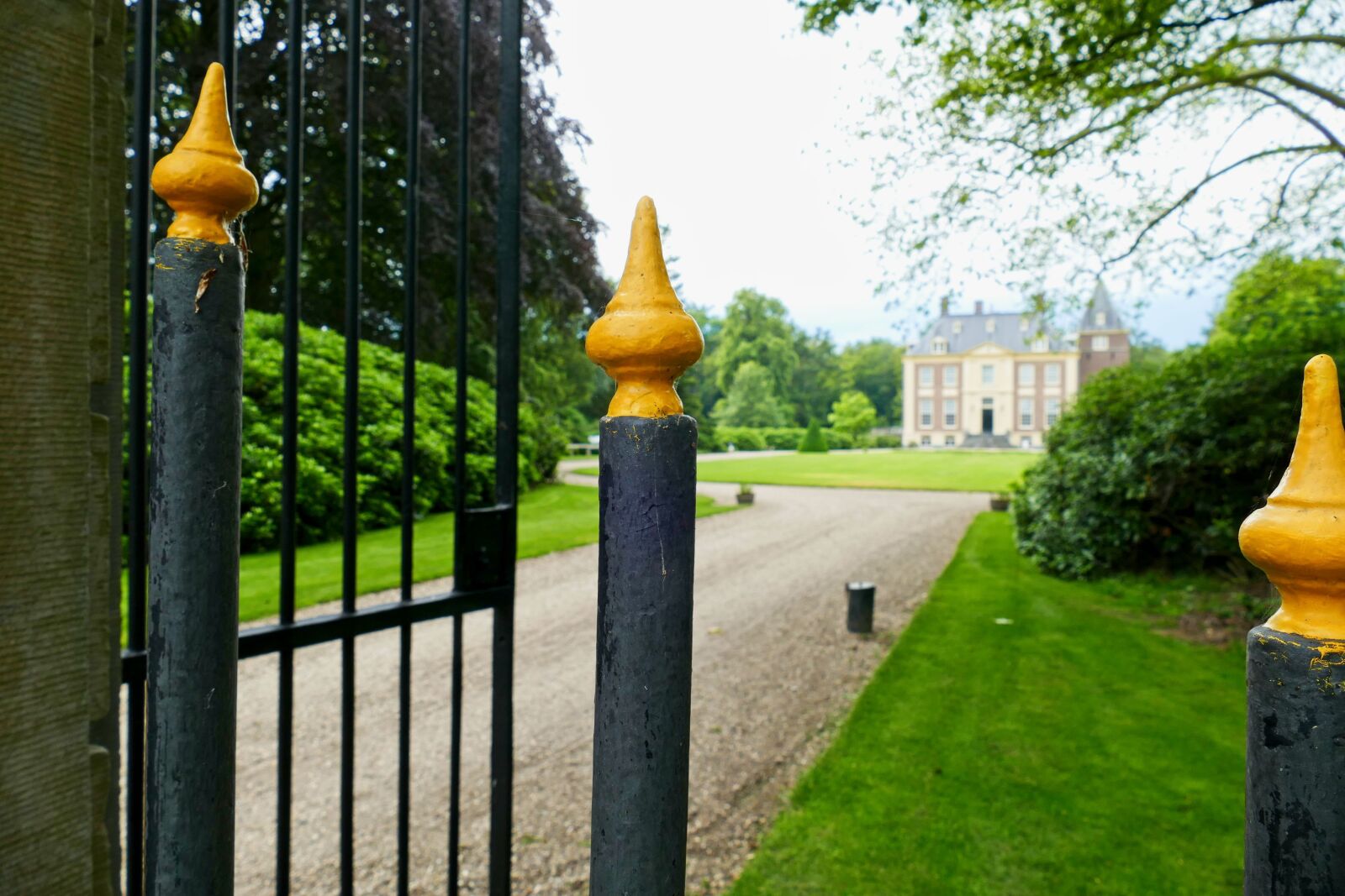 Panasonic Lumix DMC-FZ1000 sample photo. Port, fencing, castle photography