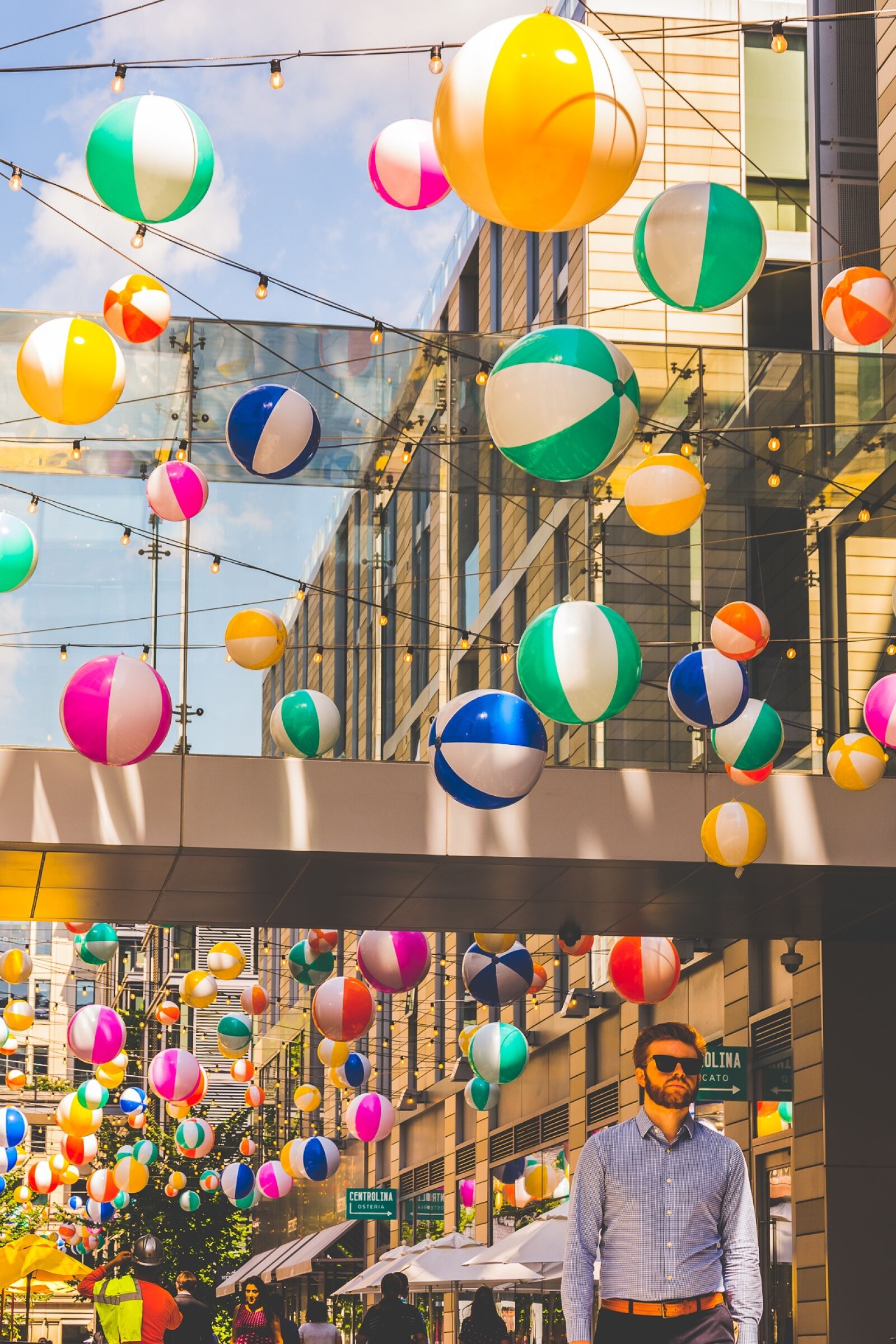 Nikon D7100 sample photo. Balloons, city, downtown photography