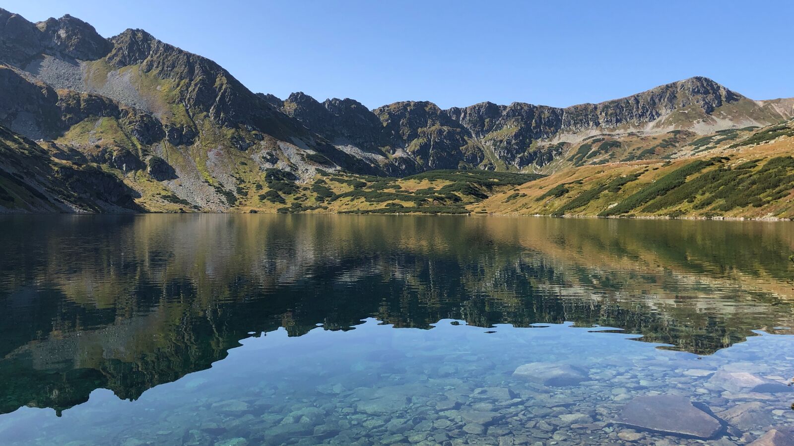 iPhone 8 back camera 3.99mm f/1.8 sample photo. Tatry, mountains, water photography