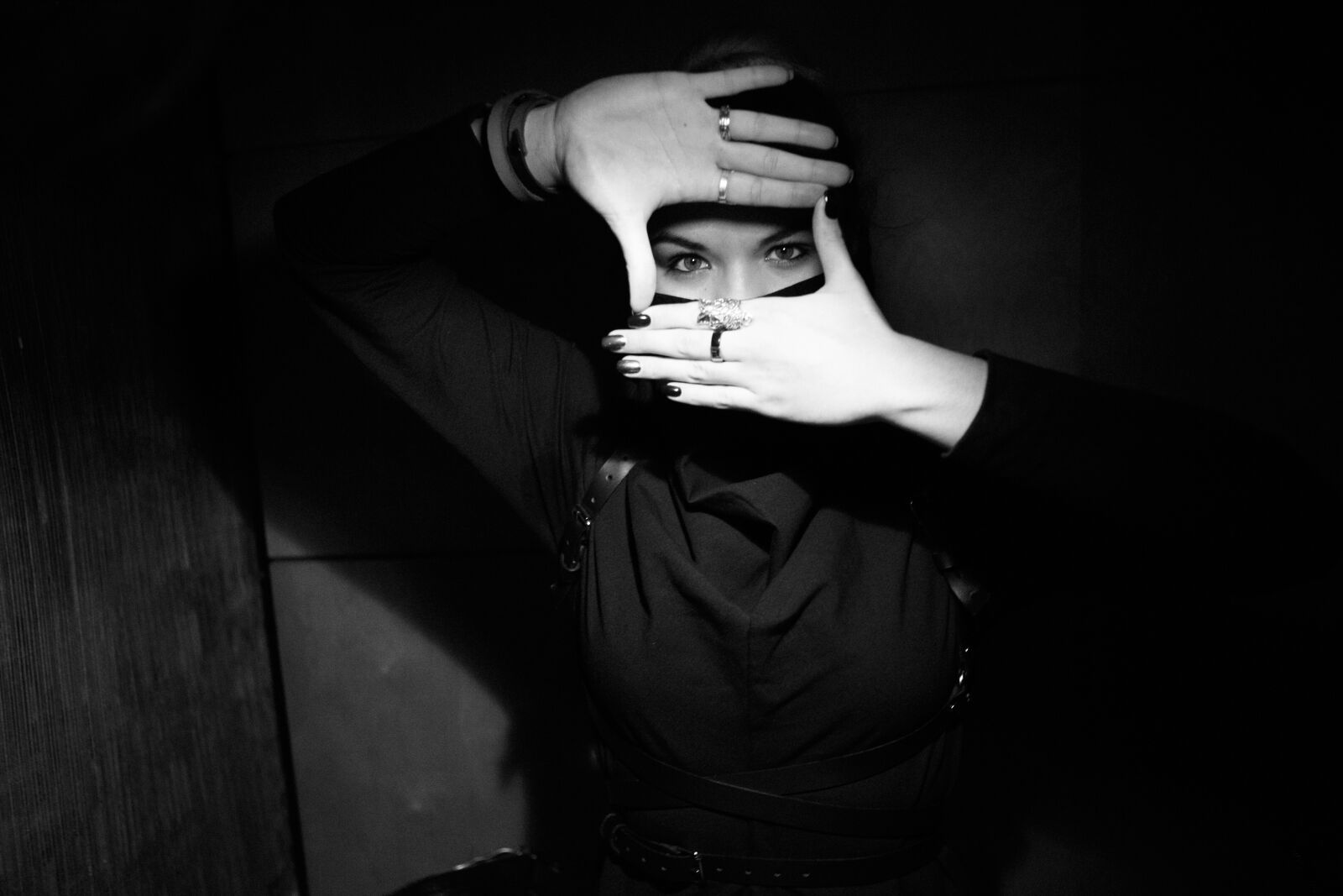 Canon EOS 5D Mark III sample photo. Girl, ninja, hands photography