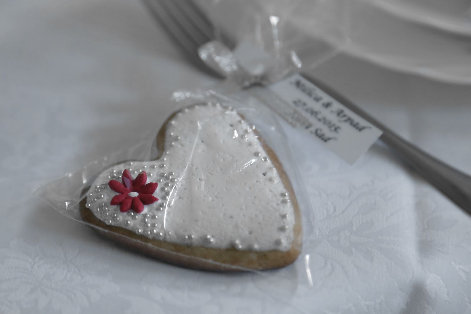 Canon EF 24-105mm F4L IS USM sample photo. Heart, cookie, romantic, dinner photography