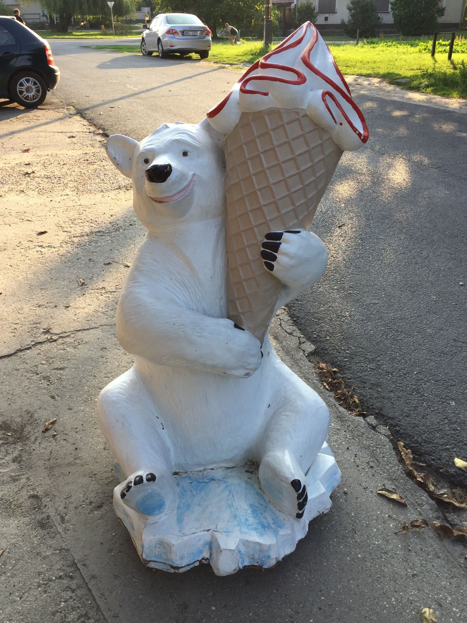 iPhone 6 back camera 4.15mm f/2.2 sample photo. Polar bear, ice cream photography