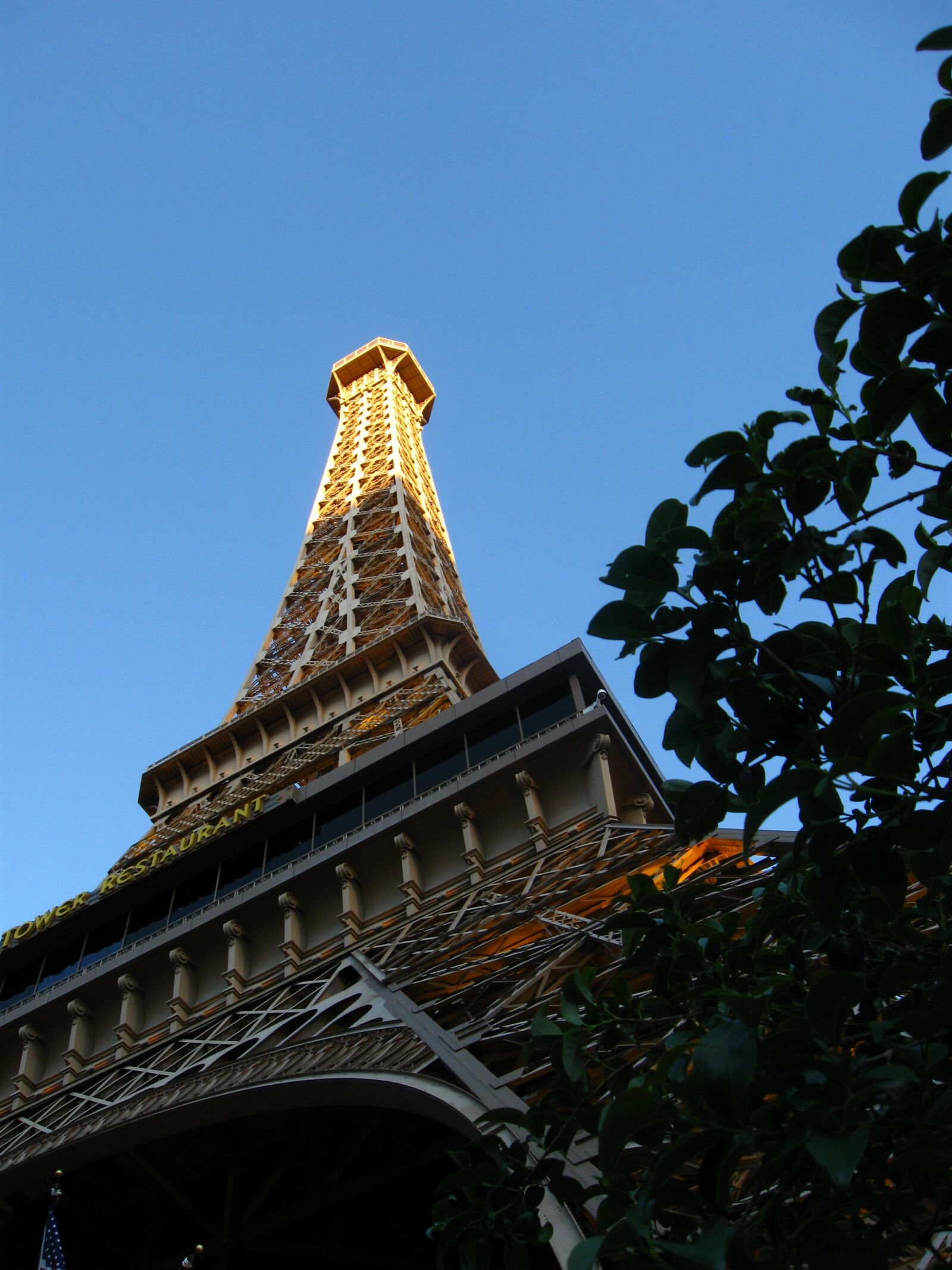 Canon PowerShot A590 IS sample photo. Eiffel tower, las vegas photography