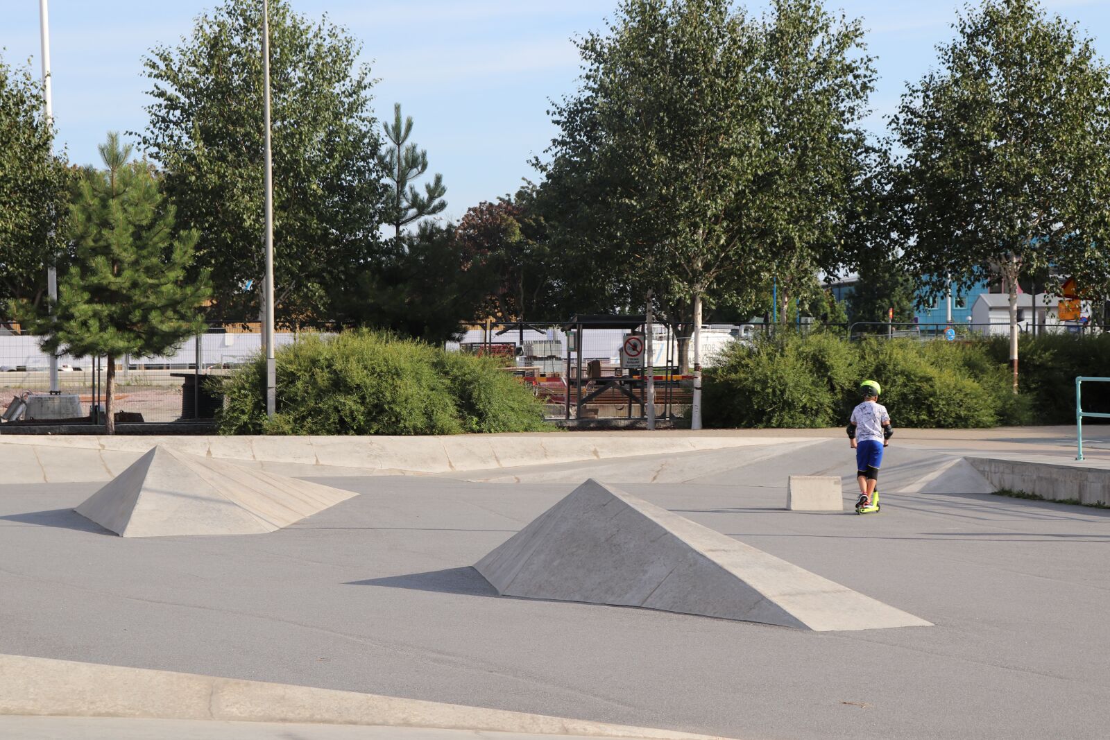 Canon EOS 200D (EOS Rebel SL2 / EOS Kiss X9) sample photo. Uppsala, park, skateboardspark photography