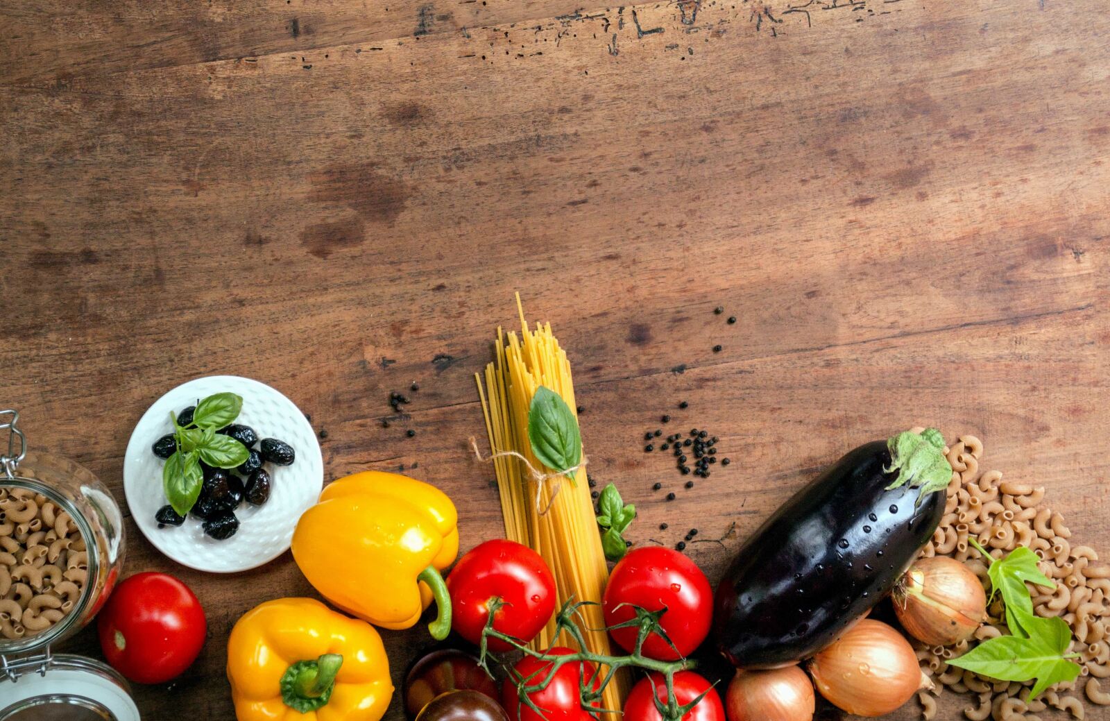 Canon EOS 70D sample photo. Vegetable, bell pepper, wooden photography