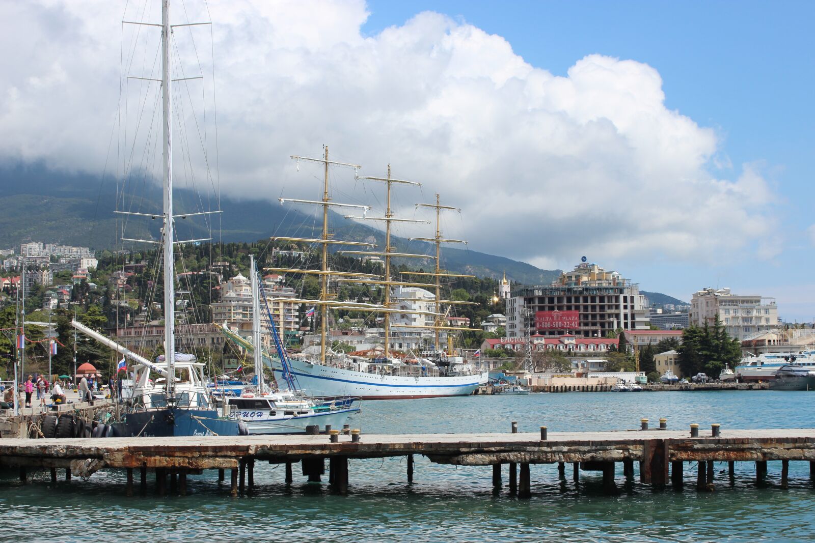 Canon EOS 600D (Rebel EOS T3i / EOS Kiss X5) sample photo. Yalta, crimea, russia photography
