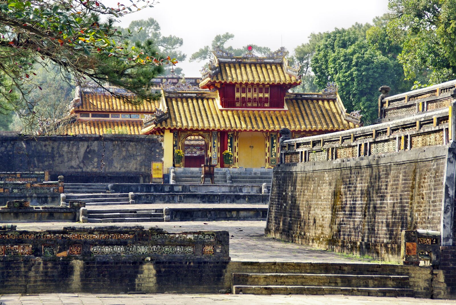 Pentax K200D sample photo. Viet nam, booed, mausoleum photography