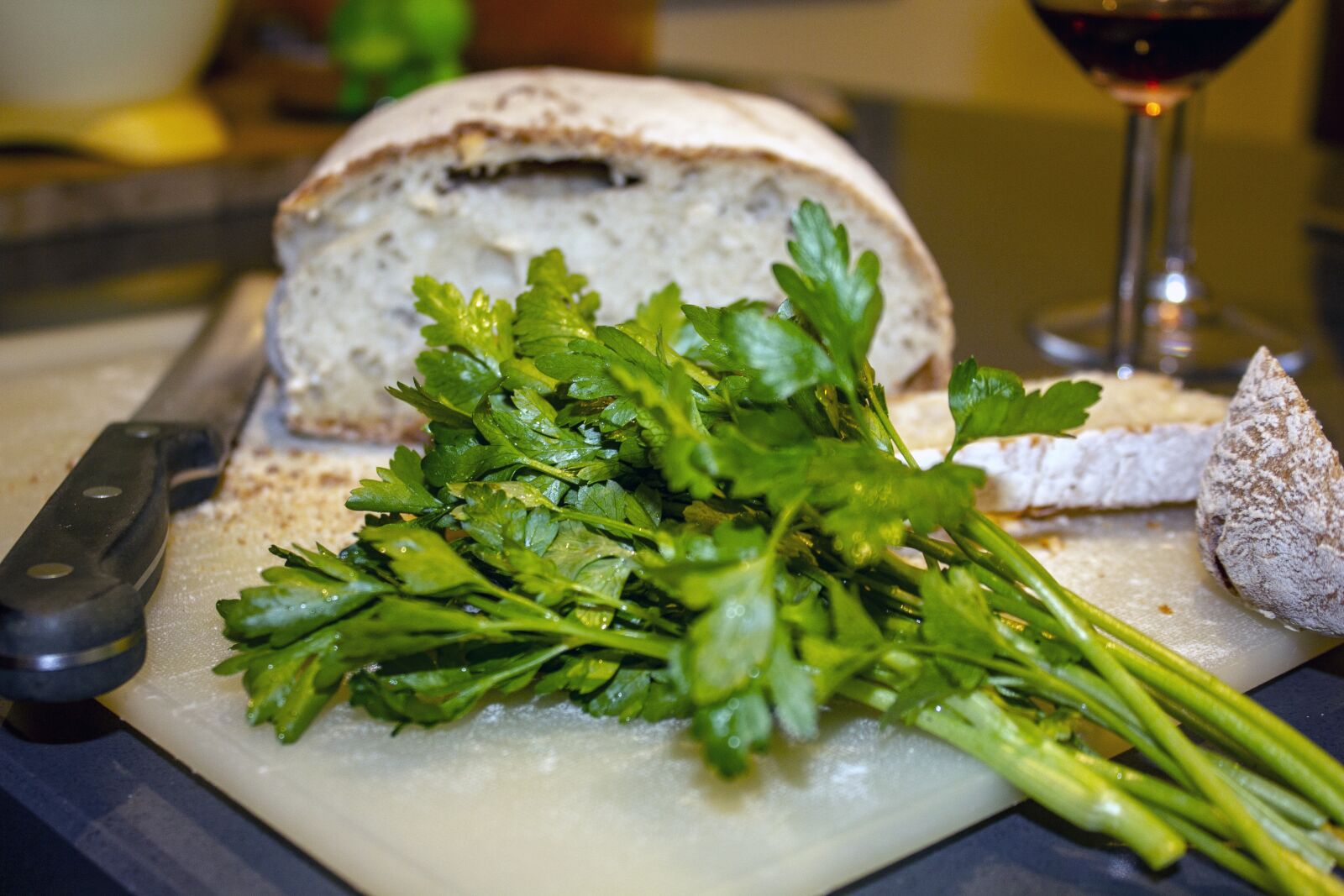 Canon EF-S 18-55mm F3.5-5.6 IS sample photo. Parsley, bread, italian cuisine photography