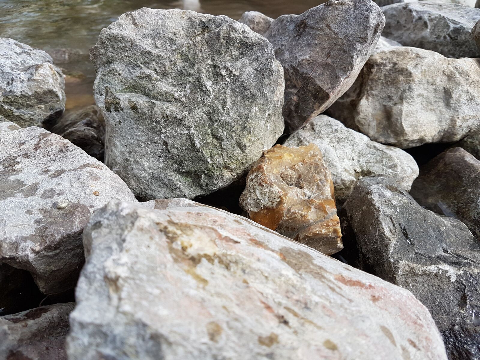 Samsung Galaxy S7 sample photo. Stones, rocks, stream photography