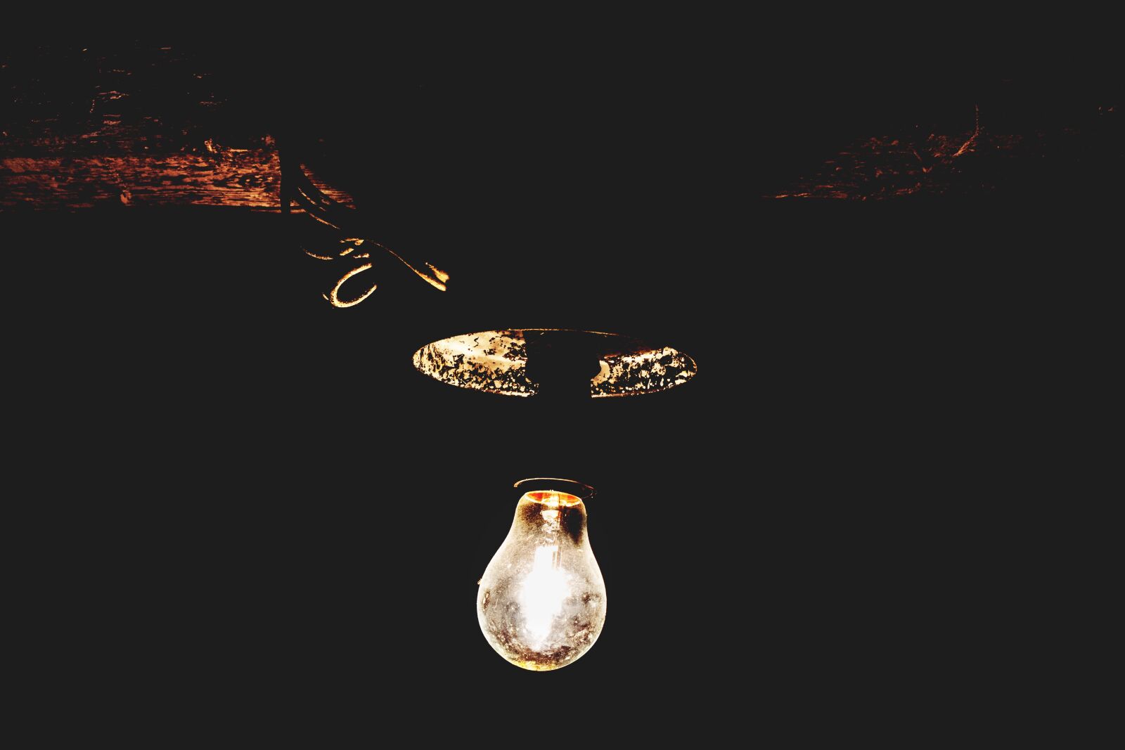 Canon EOS 1300D (EOS Rebel T6 / EOS Kiss X80) sample photo. Light, lamp, light bulb photography