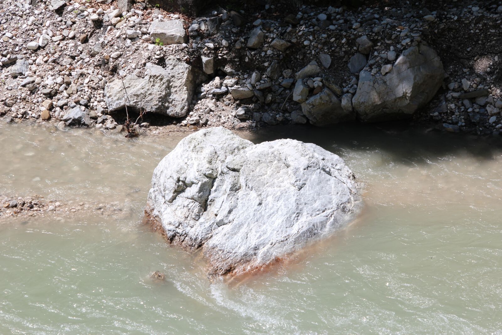 Canon EOS 600D (Rebel EOS T3i / EOS Kiss X5) sample photo. Heart, rock, stone photography