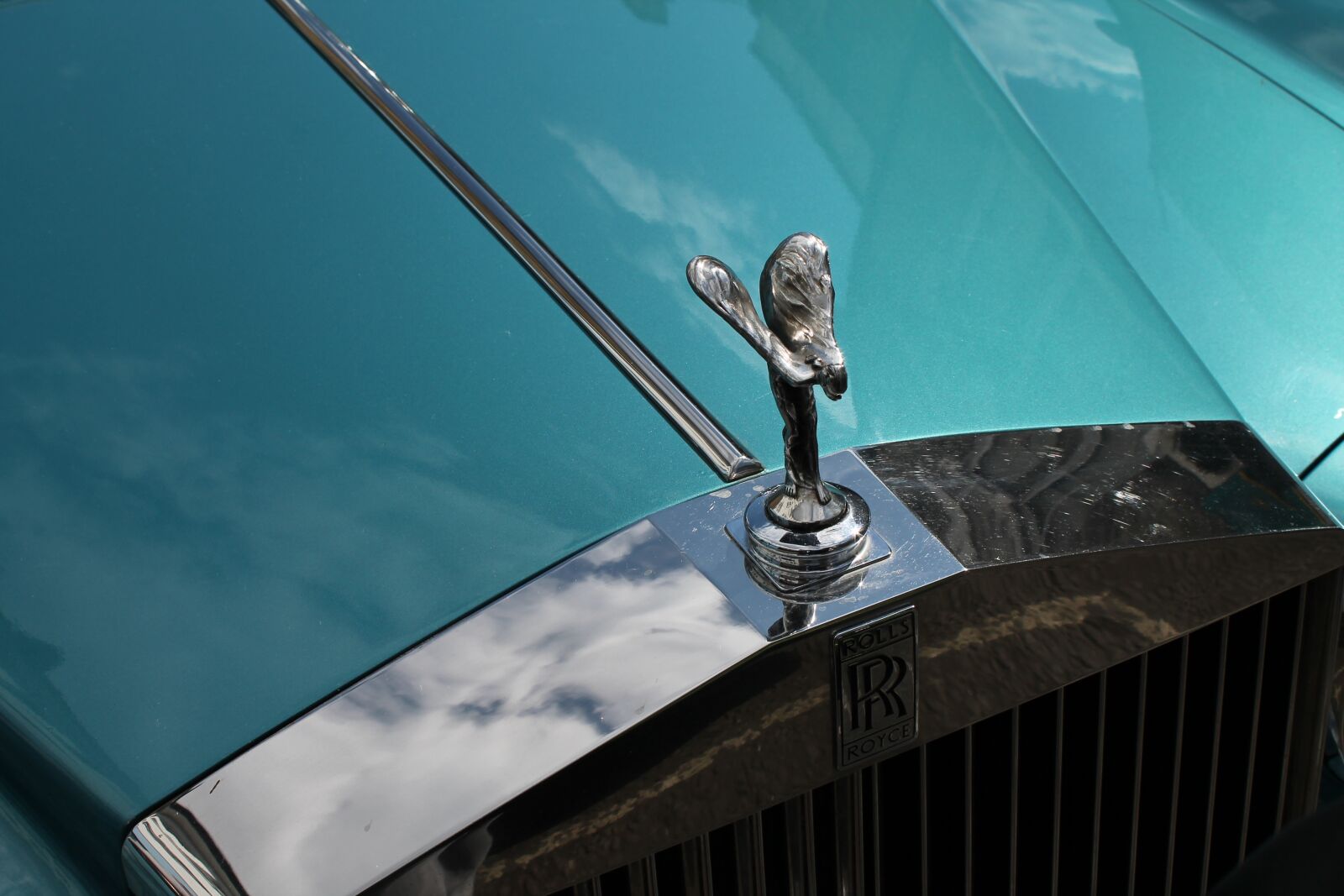 Canon EOS 1100D (EOS Rebel T3 / EOS Kiss X50) sample photo. Rolls royce, statuette, logo photography