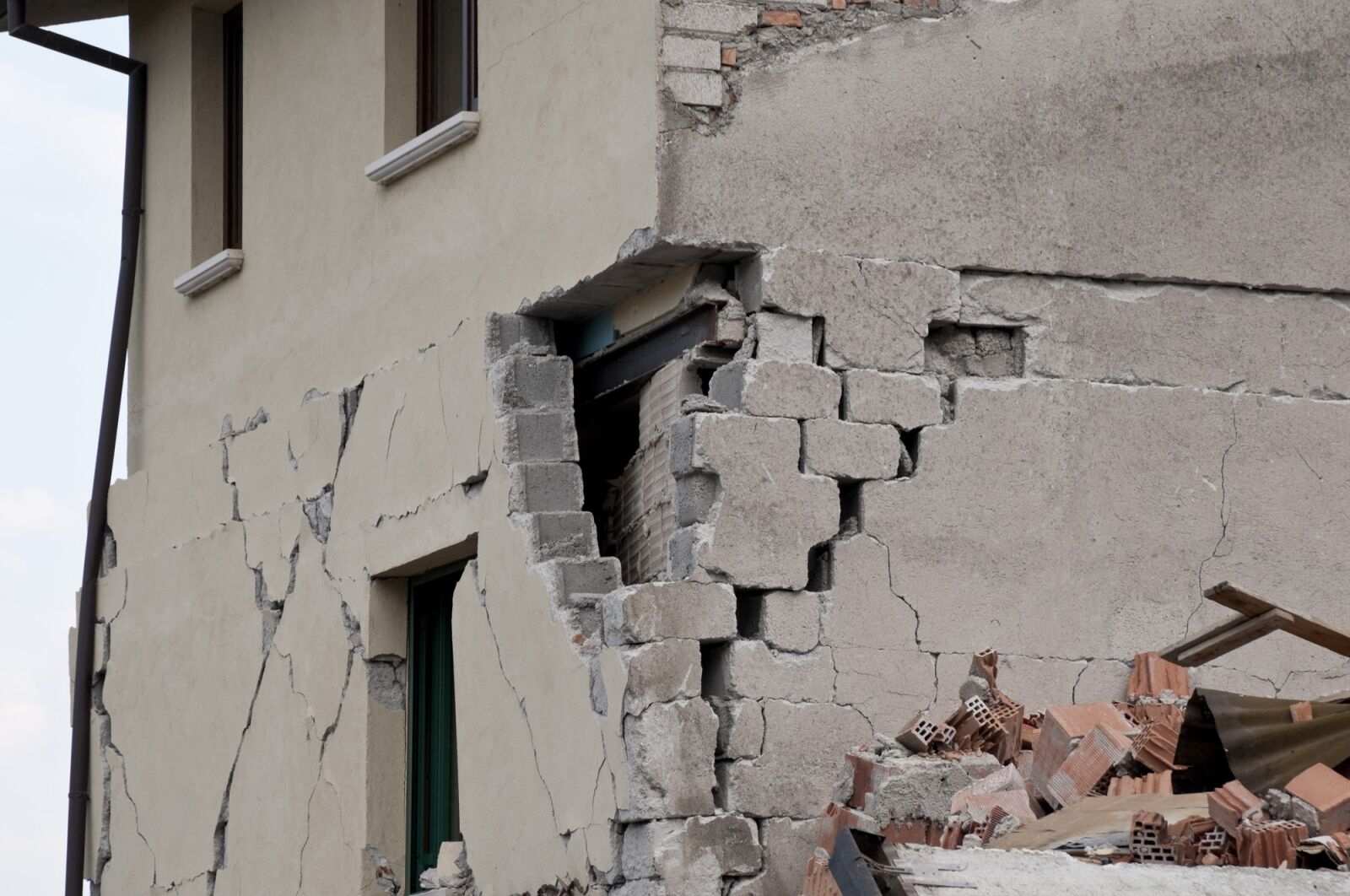 Nikon D300 sample photo. Earthquake, rubble, collapse photography