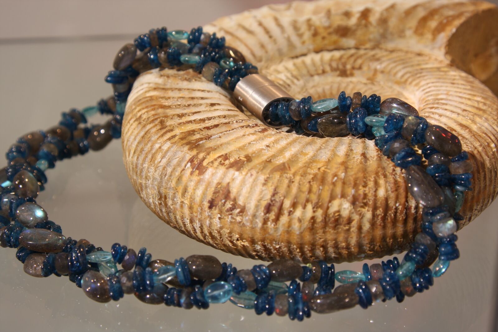 Canon EOS 40D sample photo. Gems, chain, jewellery photography
