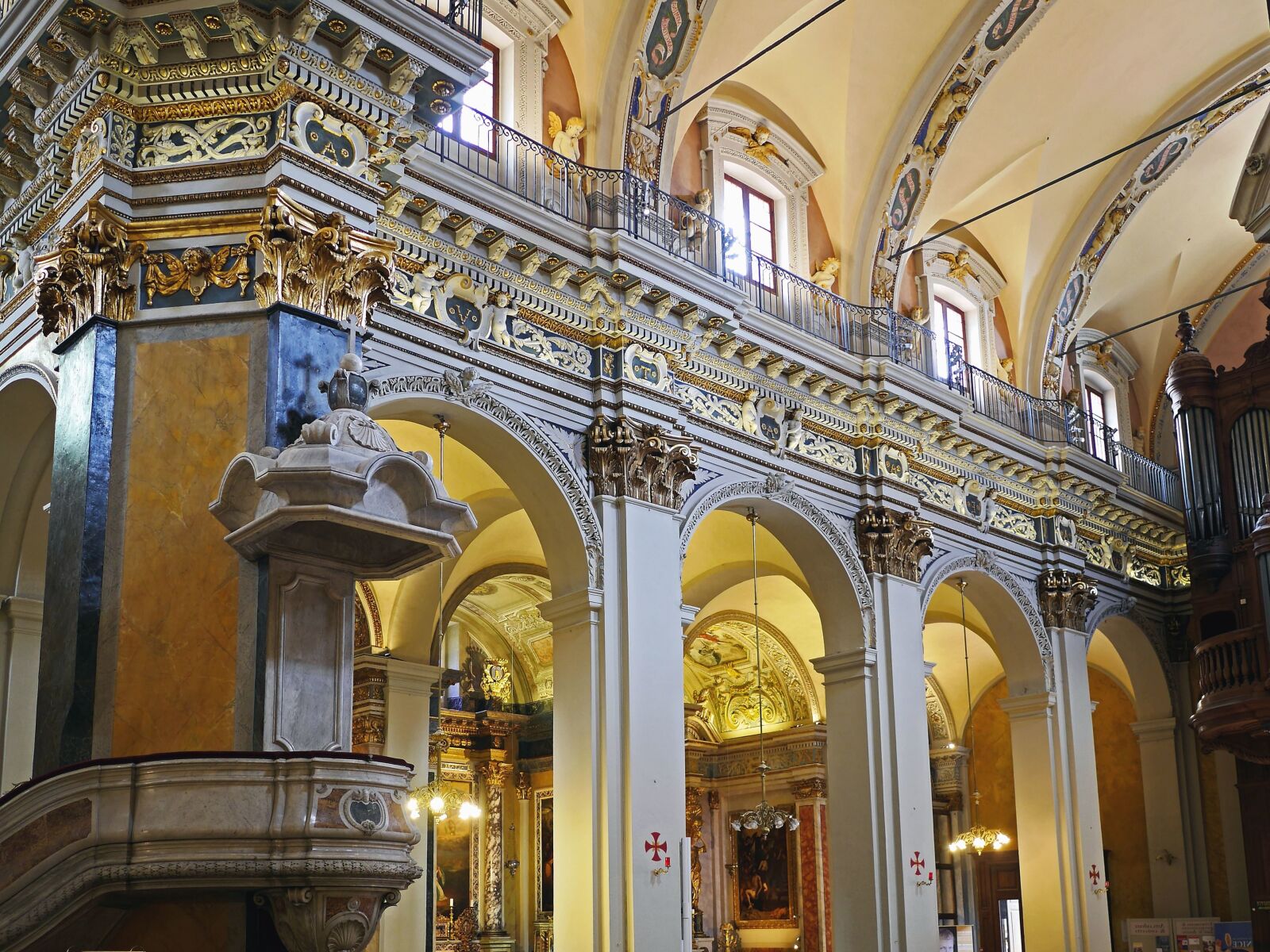 Panasonic Lumix DMC-GH3 sample photo. Church, architecture, cathedral, religion photography