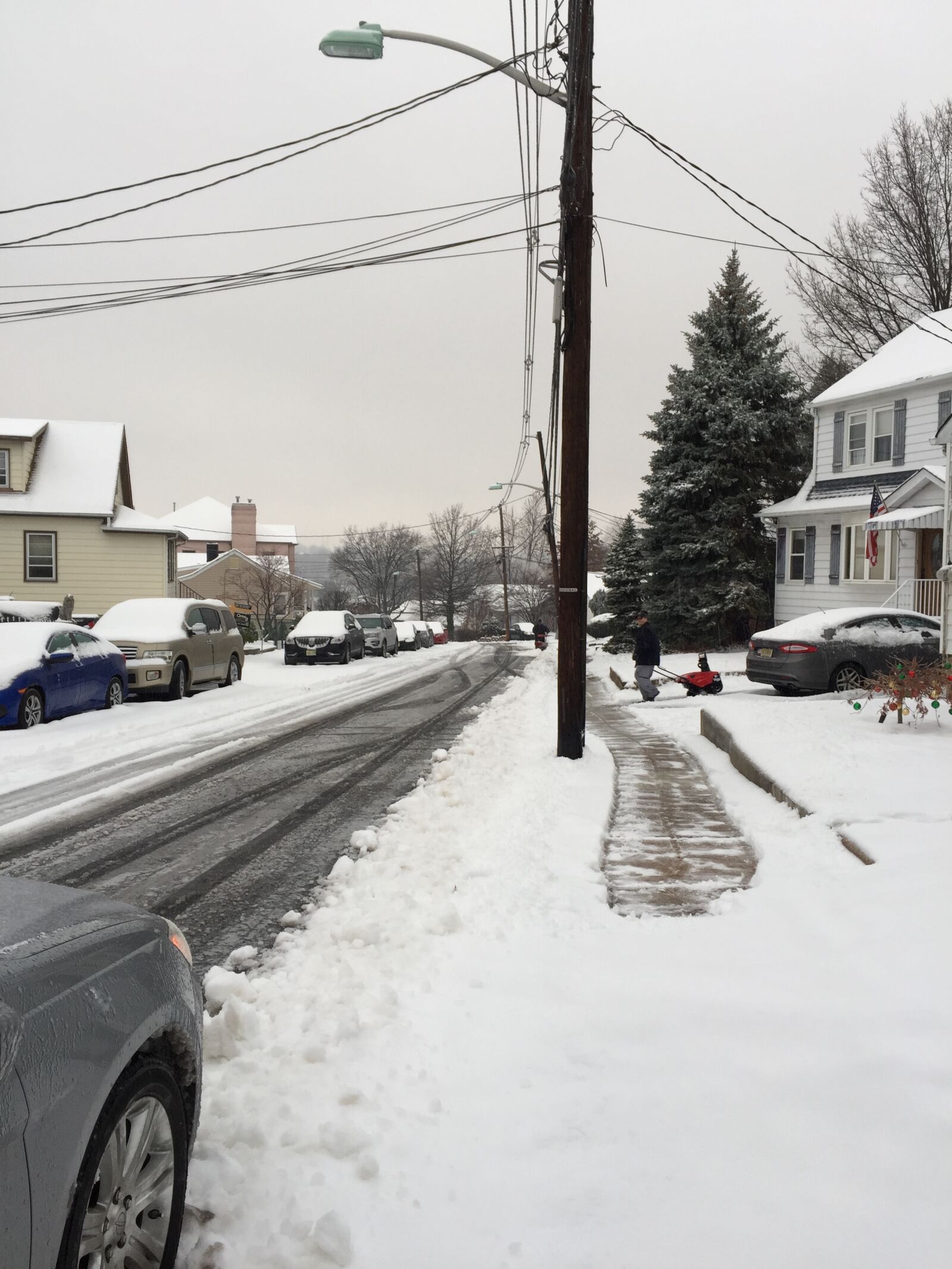 iPhone 6 Plus back camera 4.15mm f/2.2 sample photo. Cars, cold, ice, new photography