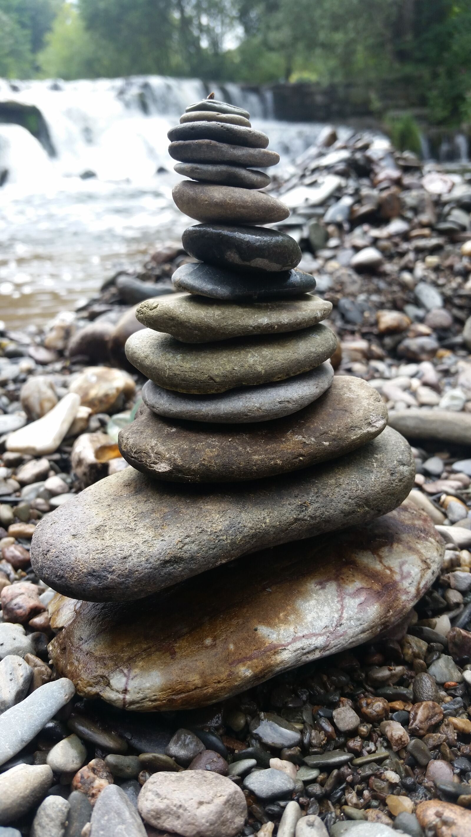 Samsung Galaxy S5 sample photo. River, stones, tower photography