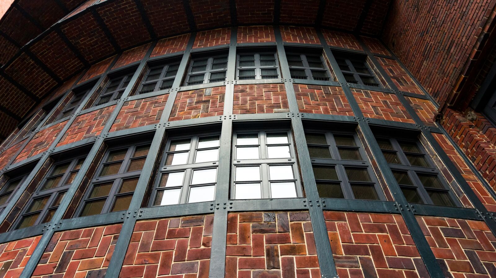 Sony Alpha a5000 (ILCE 5000) sample photo. Window, wall stones, facade photography