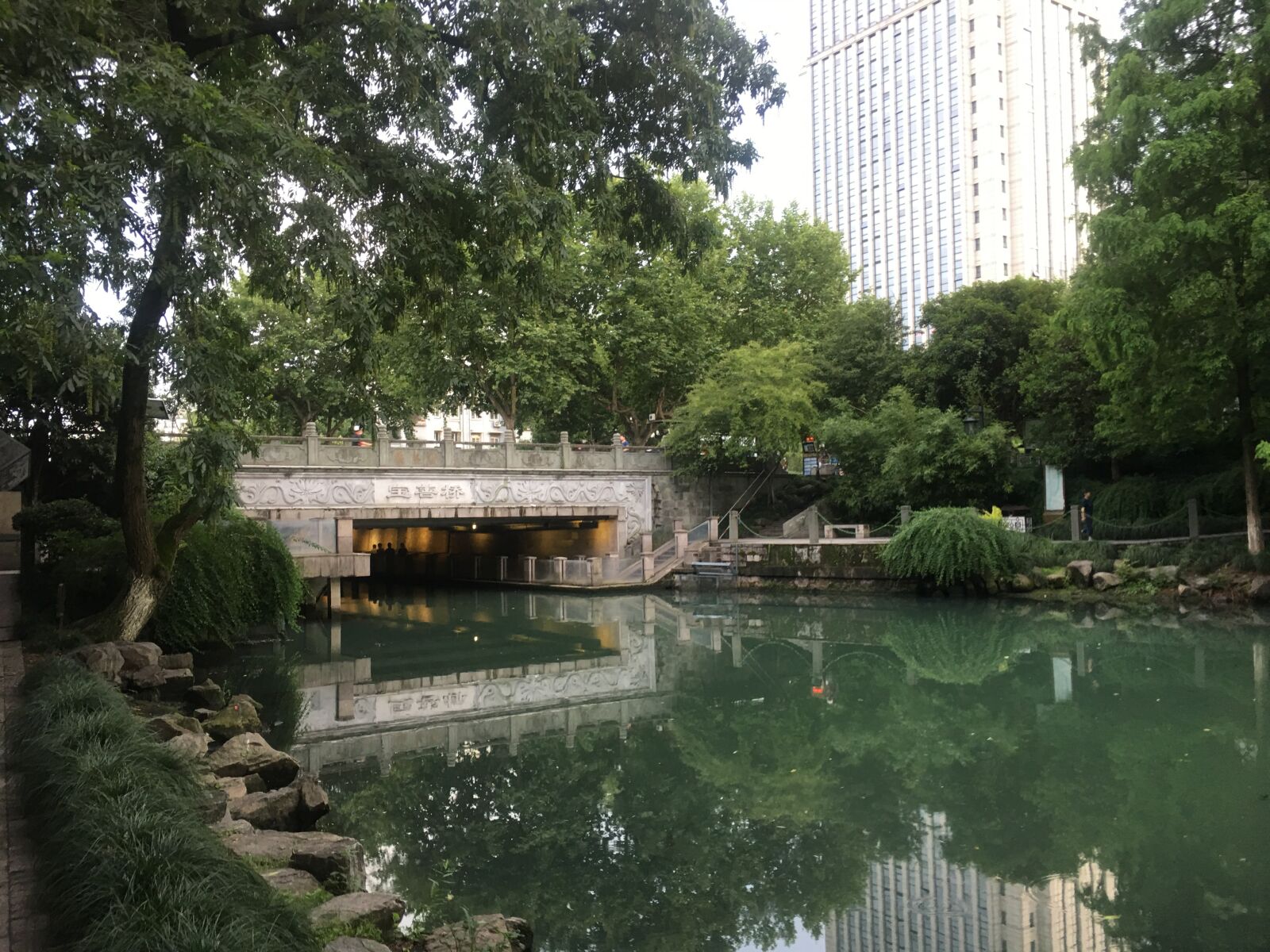 iPhone 6s Plus back camera 4.15mm f/2.2 sample photo. Hangzhou, treasure good bridge photography