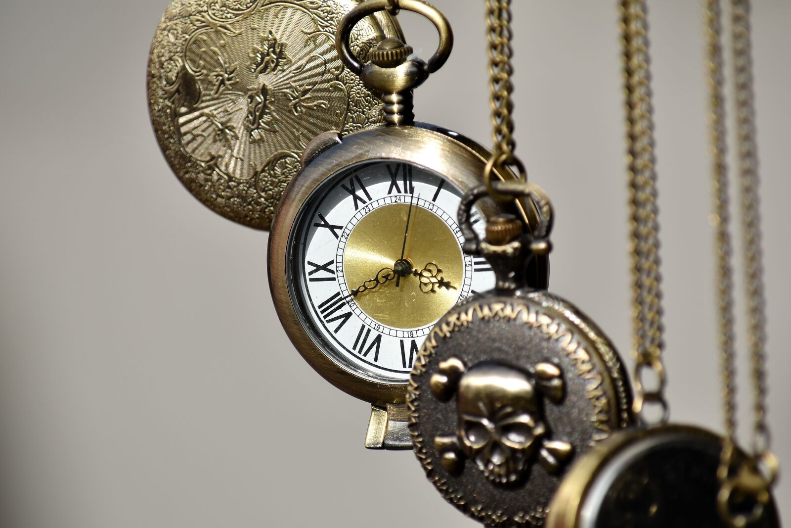 Nikon D5500 sample photo. Analog clock, brass, hanging photography