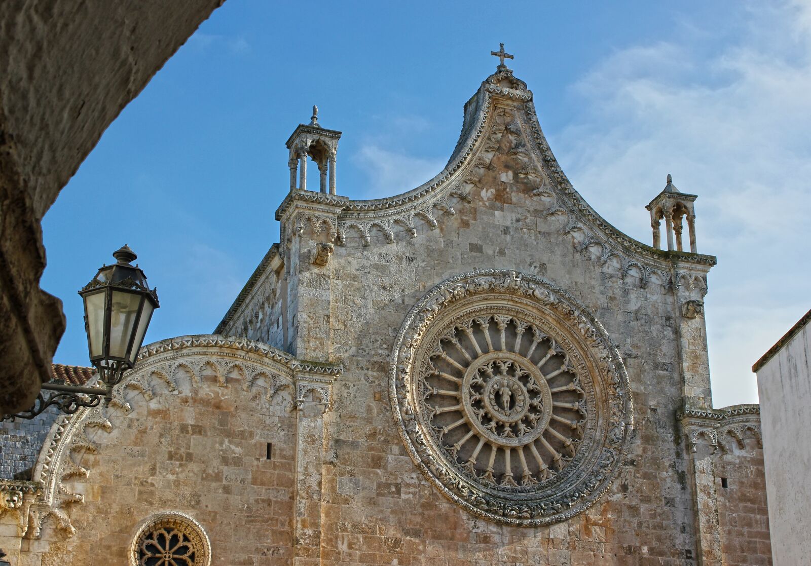 Canon EOS 550D (EOS Rebel T2i / EOS Kiss X4) sample photo. Ostuni, puglia, basilica photography