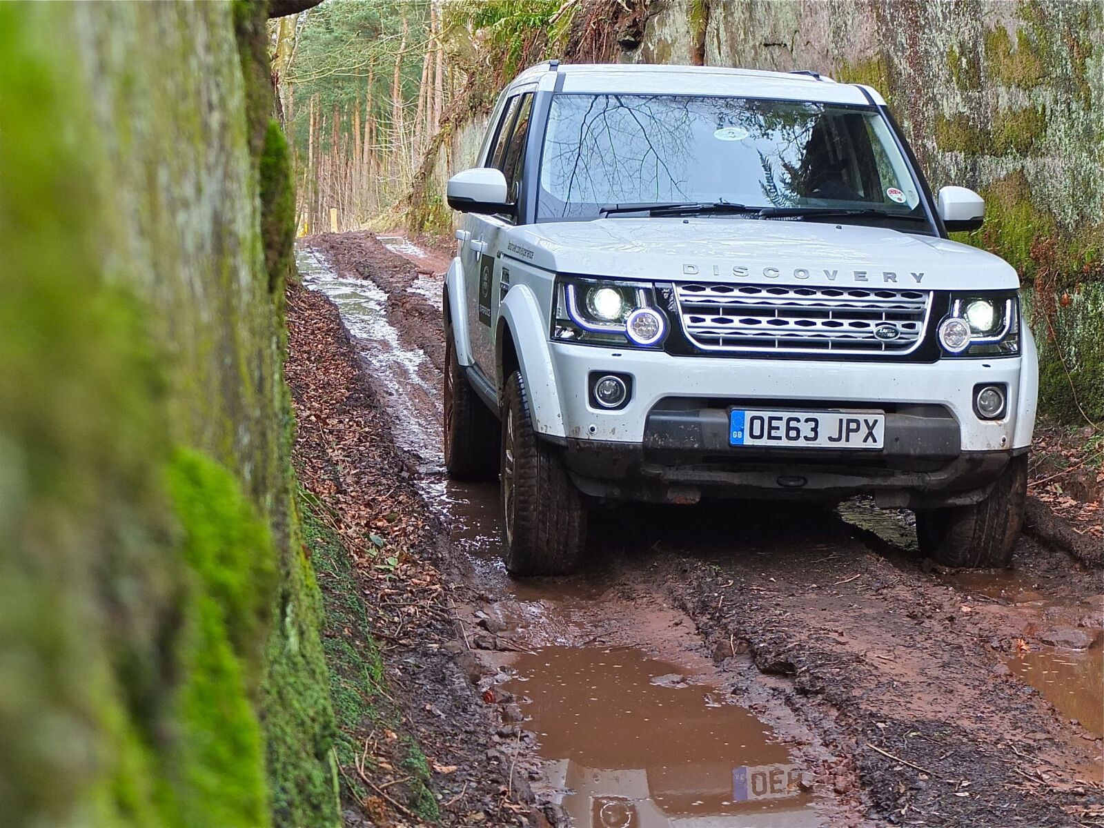 Fujifilm X10 sample photo. Range rover, off road photography