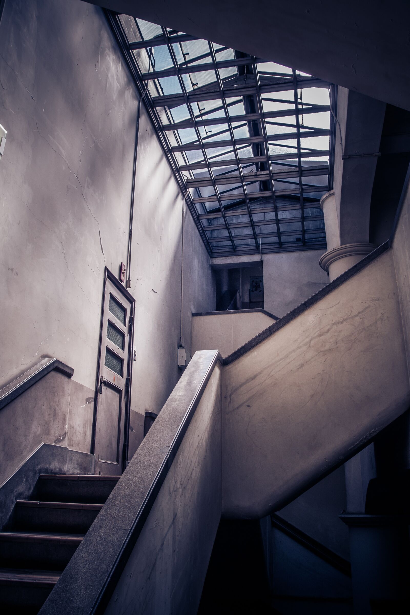 PENTAX RICOH IMAGING PENTAX MX-1 sample photo. Stairs, door, indoor photography