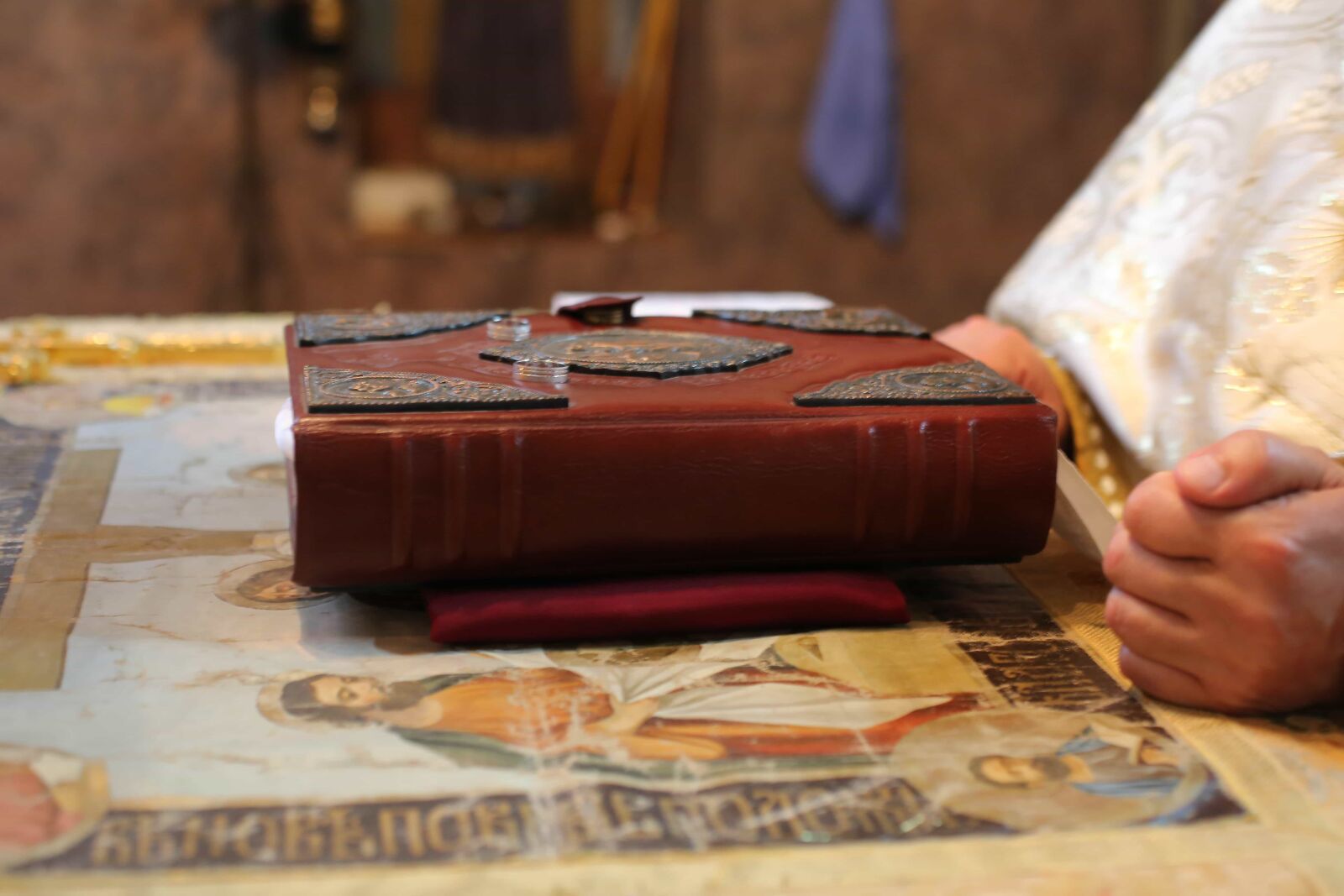 Canon EOS 5D Mark III sample photo. Bible, book, bookcase, christianity photography