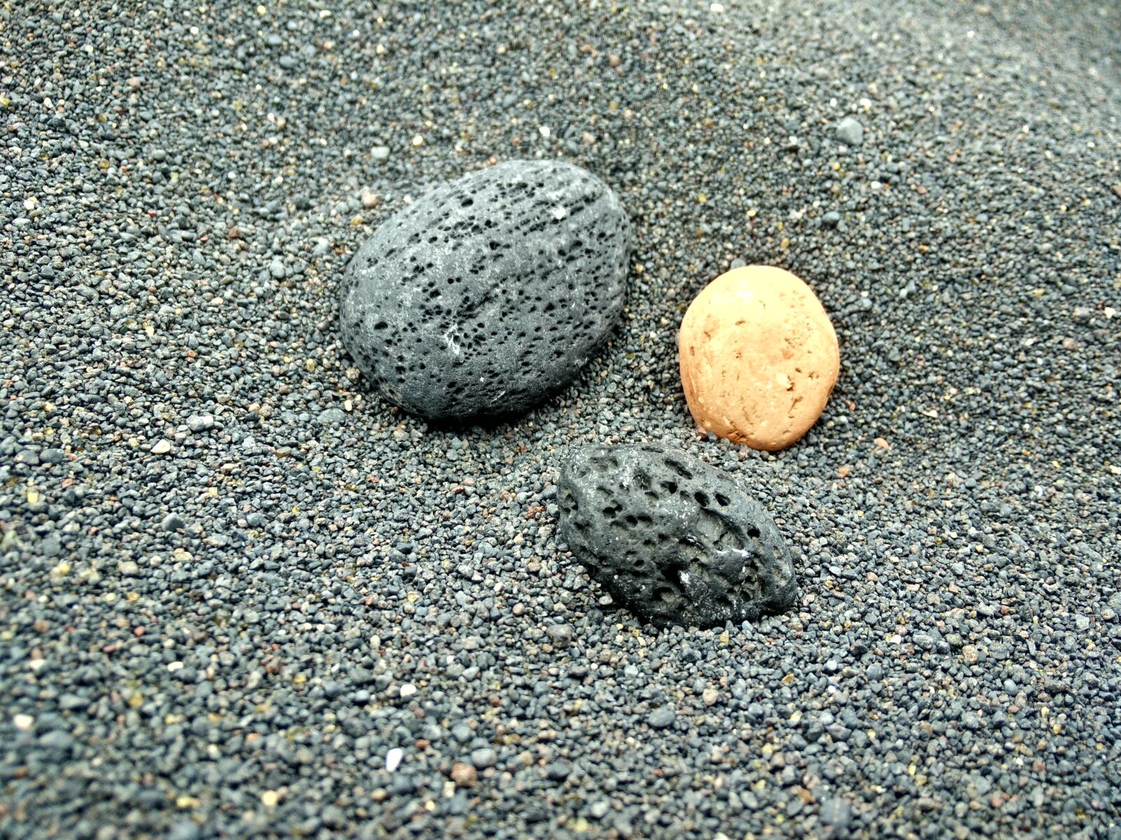 OPPO Find7 sample photo. Sand, pebble, stones photography