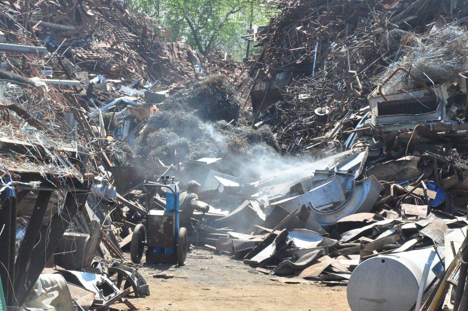 Nikon D90 sample photo. Junkyard, ciechanow, poland photography