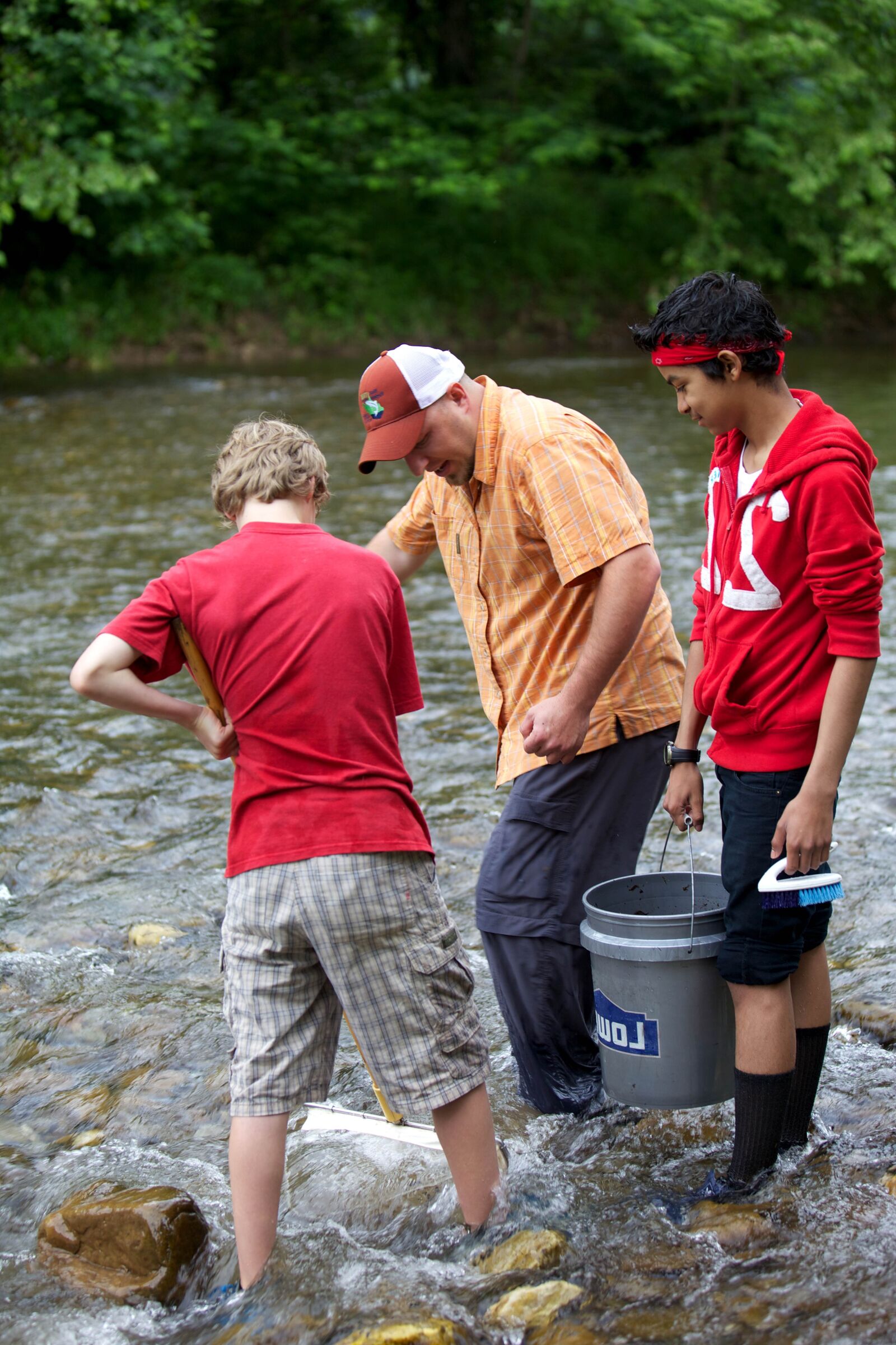 Canon EOS 5D Mark II sample photo. Educator, students, collecting, macroinvertebrates photography