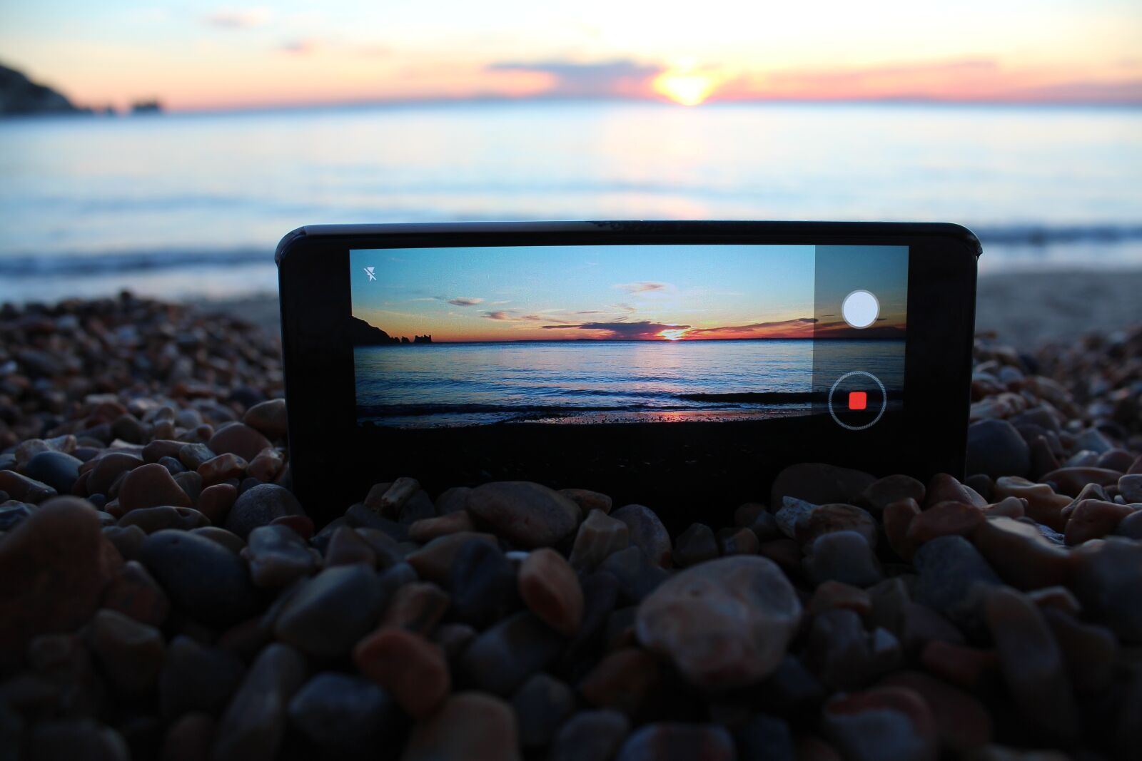 Canon EOS 650D (EOS Rebel T4i / EOS Kiss X6i) sample photo. Phone, sunset, lifestyle photography