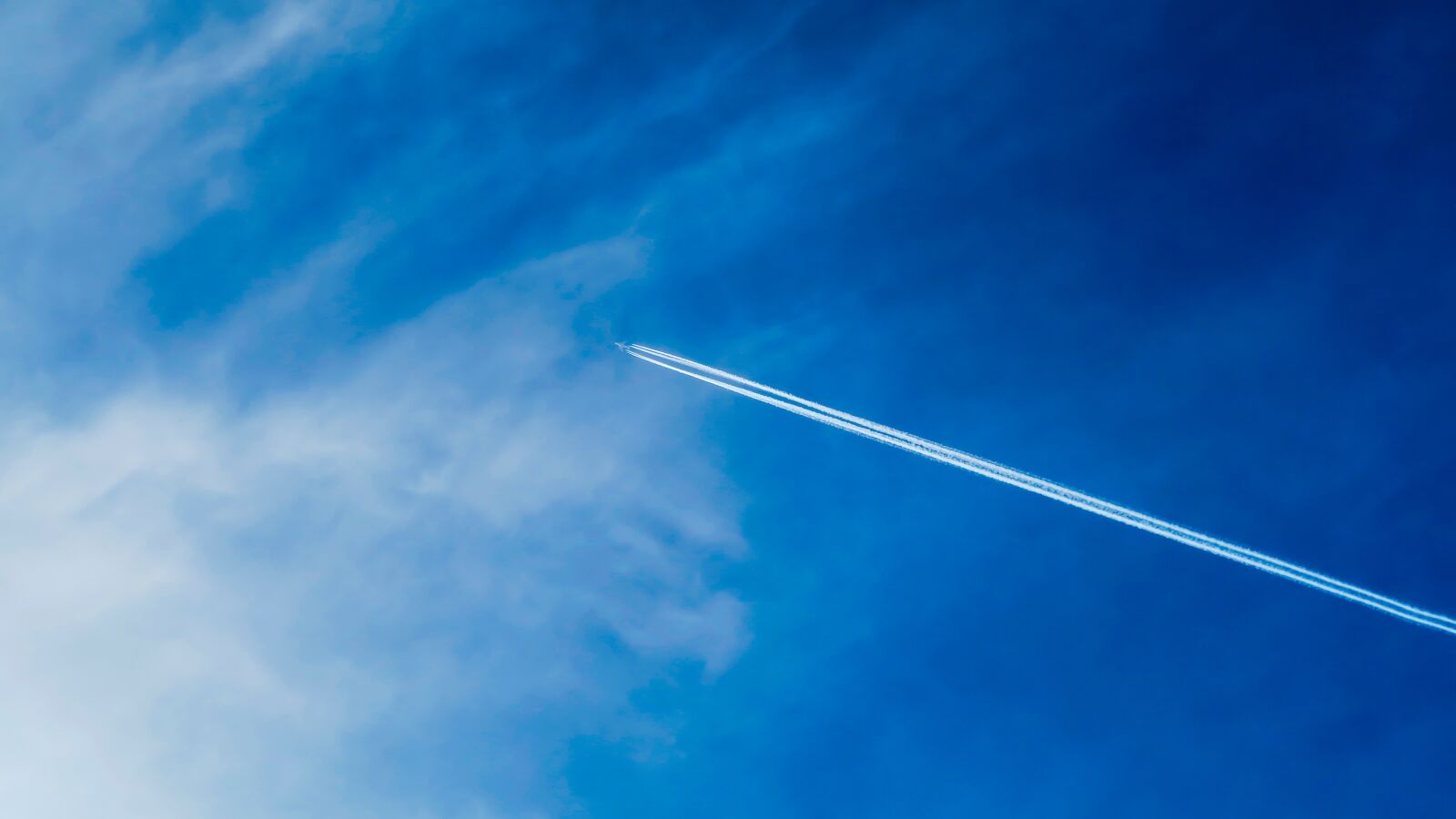 Canon PowerShot G7 X sample photo. Air, aircraft, contrails photography