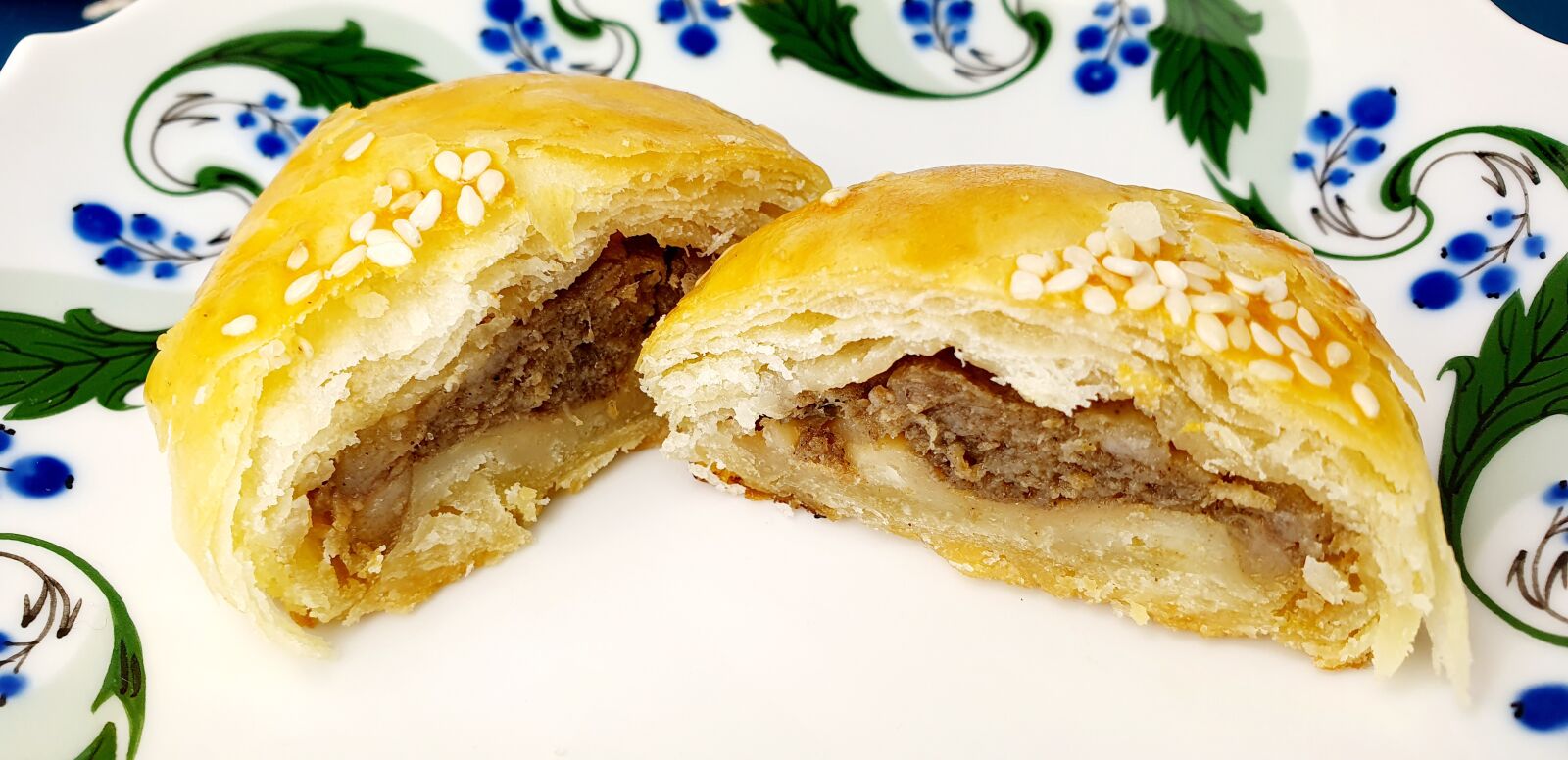 Samsung Galaxy S10+ sample photo. Mid-autumn festival, mooncake, mid-autumn photography