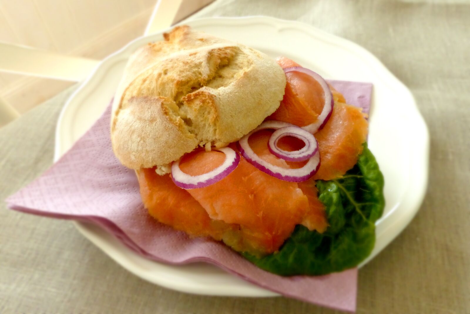 Panasonic Lumix DMC-FZ200 sample photo. Salmon, salmon bun, meal photography
