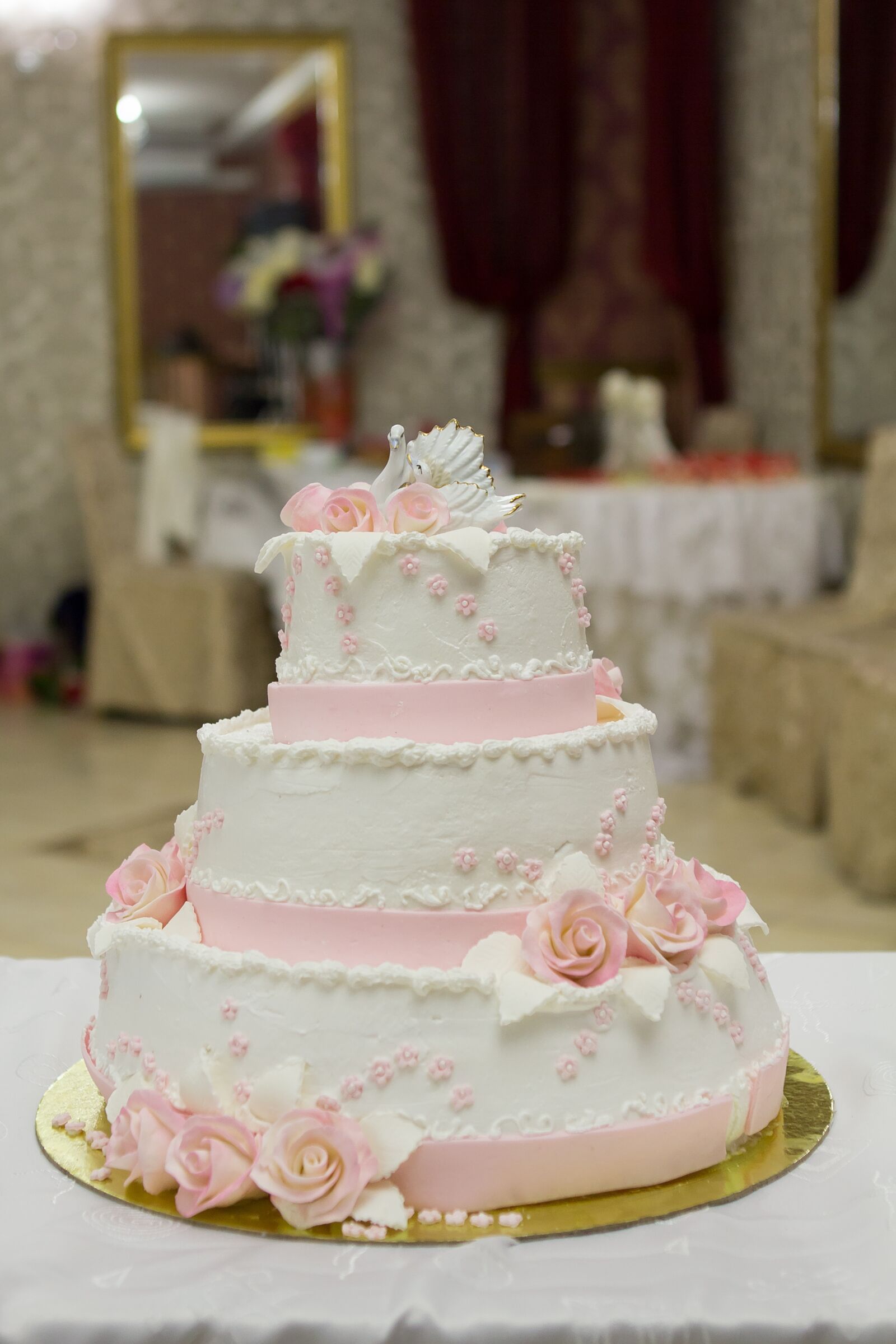 Canon EOS 60D + Canon EF 24-70mm F2.8L USM sample photo. Wedding, cake, wedding cake photography