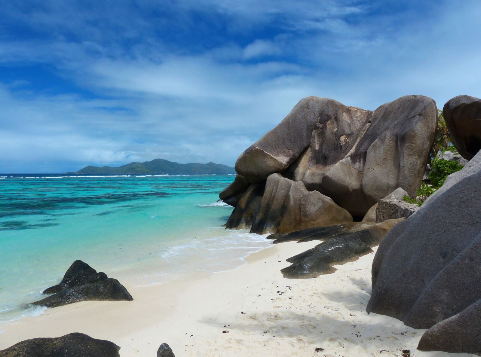 Panasonic Lumix DMC-FZ200 sample photo. Seychelles, la digue, beach photography