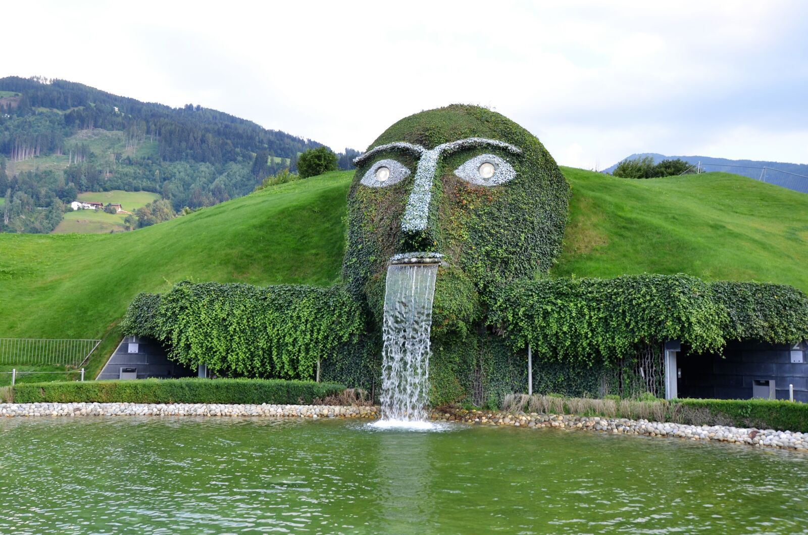 Nikon D7000 sample photo. Swarovski giant, giant head photography