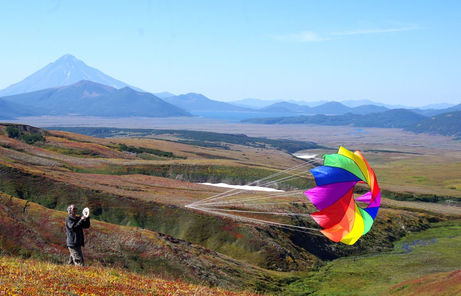 Pentax K-5 sample photo. Kite, mountain plateau, volcano photography