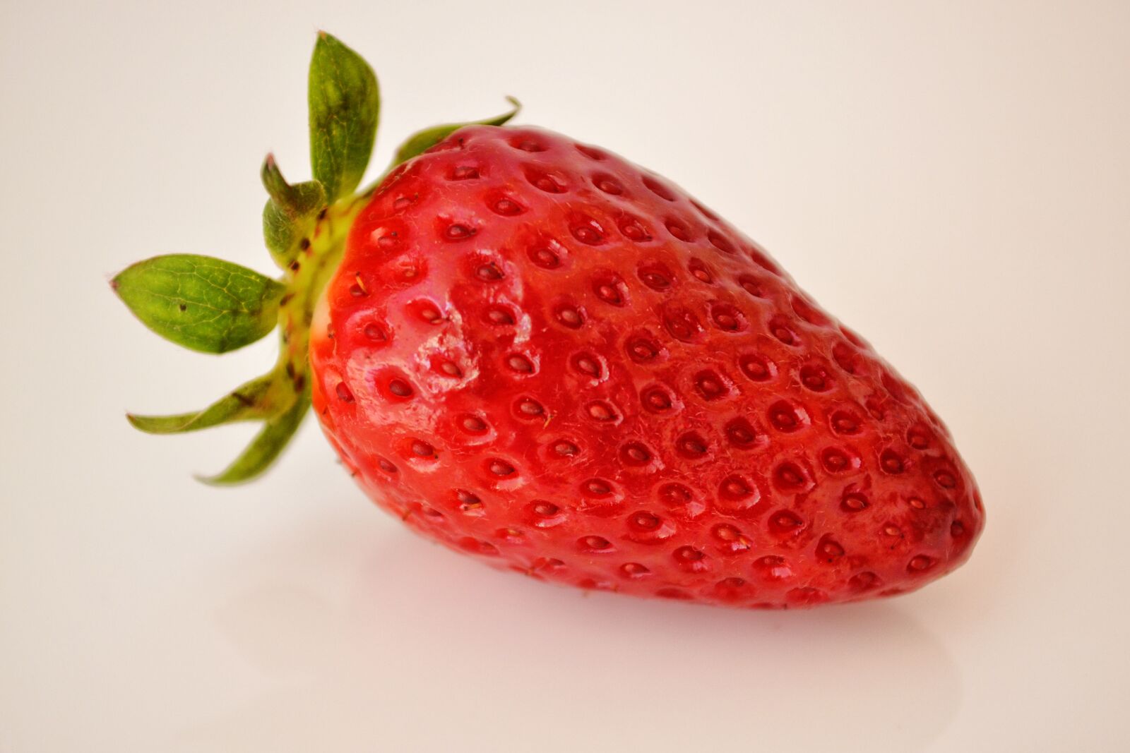 Nikon D3100 sample photo. Strawberry, fruit, red photography