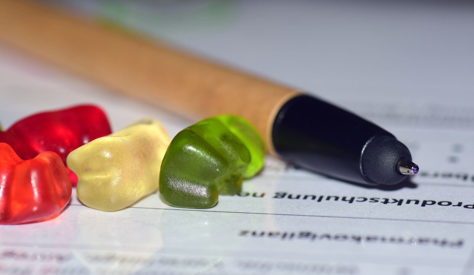 Nikon D3300 sample photo. Pen, gummibärchen, agenda photography