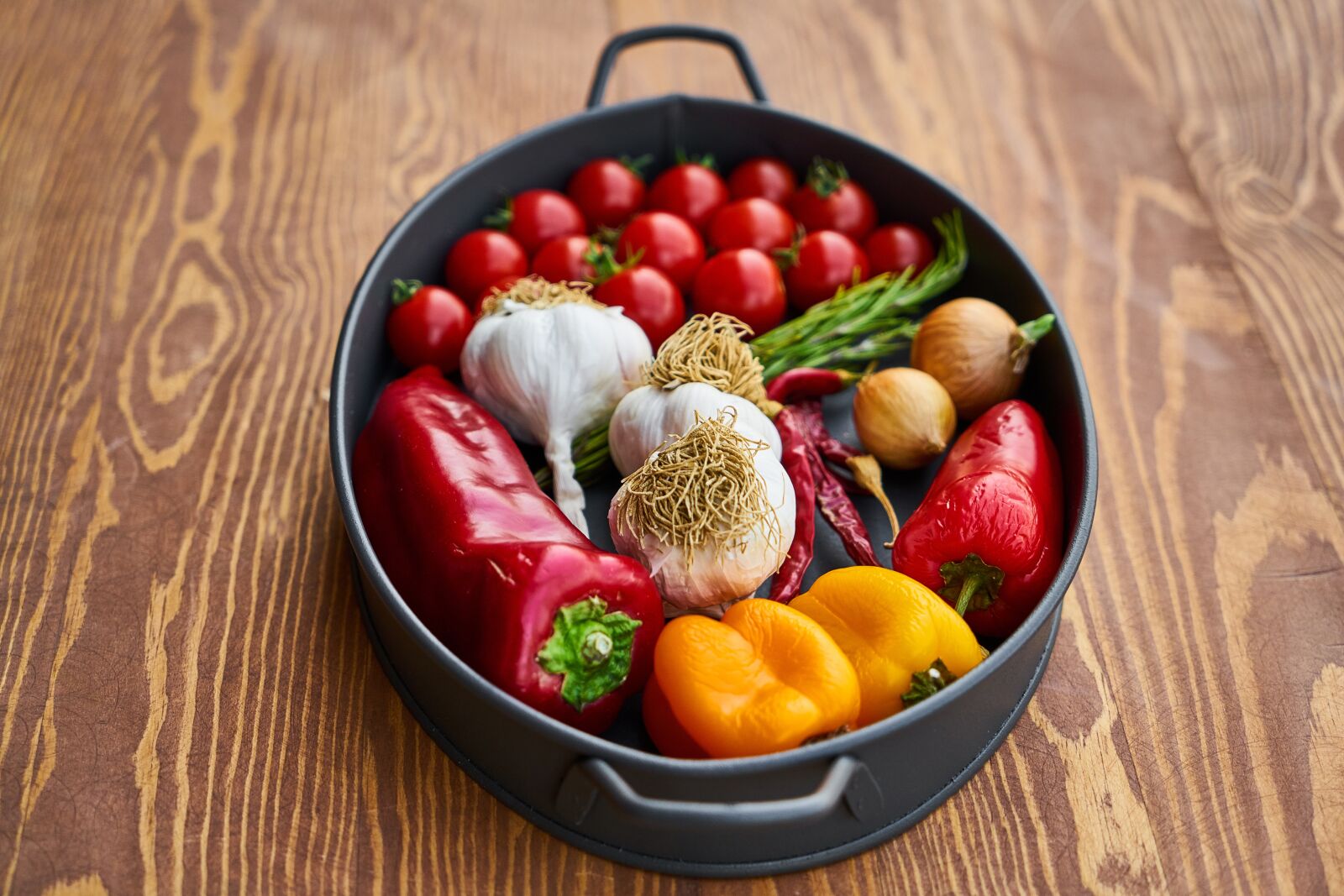 Sony a7R II sample photo. Tomato, garlic, pepper photography