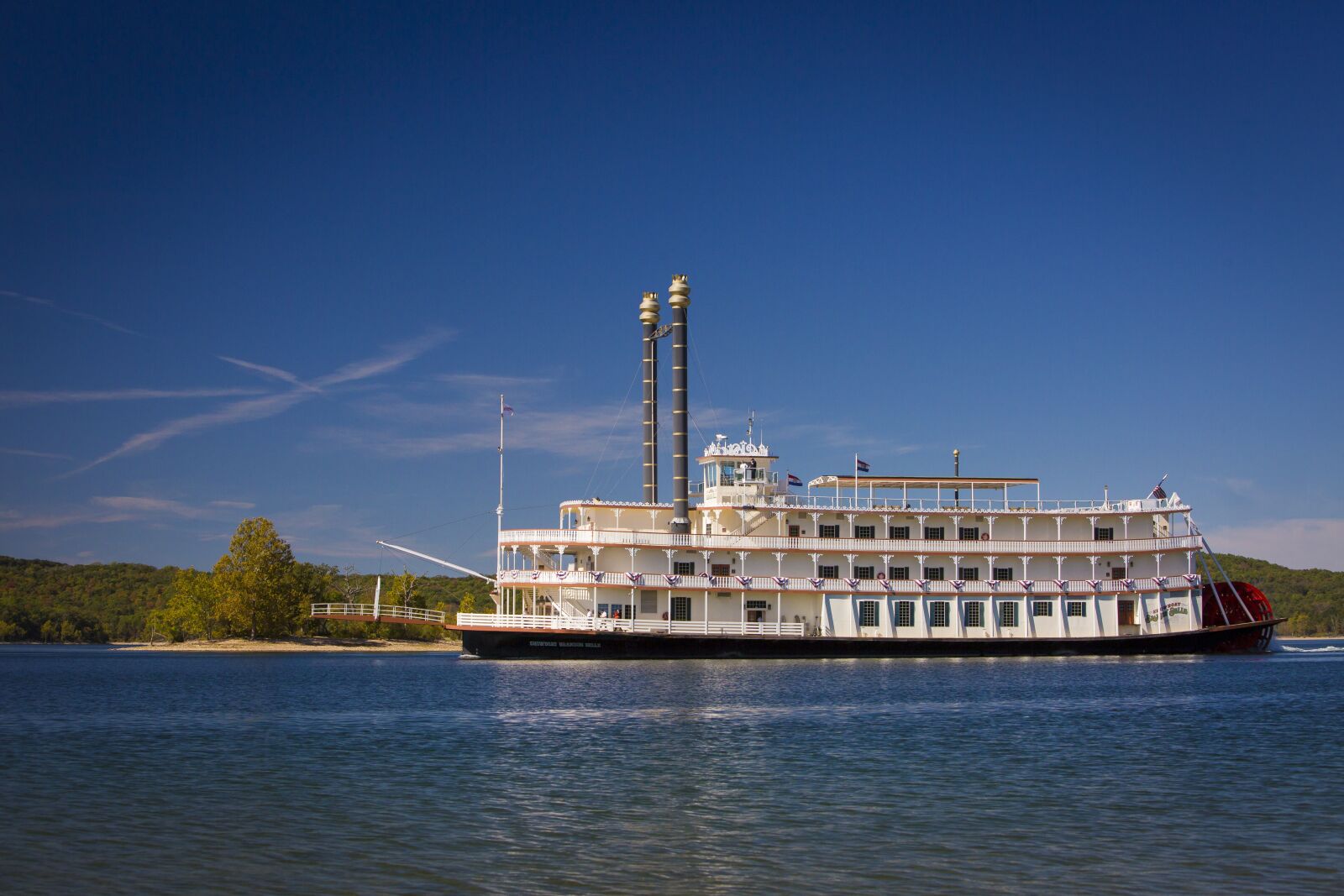 Canon EF 70-200mm F2.8L IS USM sample photo. Boat, river, steamboat photography