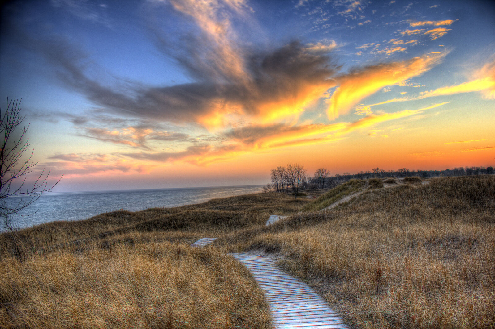 Canon EOS 550D (EOS Rebel T2i / EOS Kiss X4) sample photo. Boardwalk, clouds, dunes, dusk photography