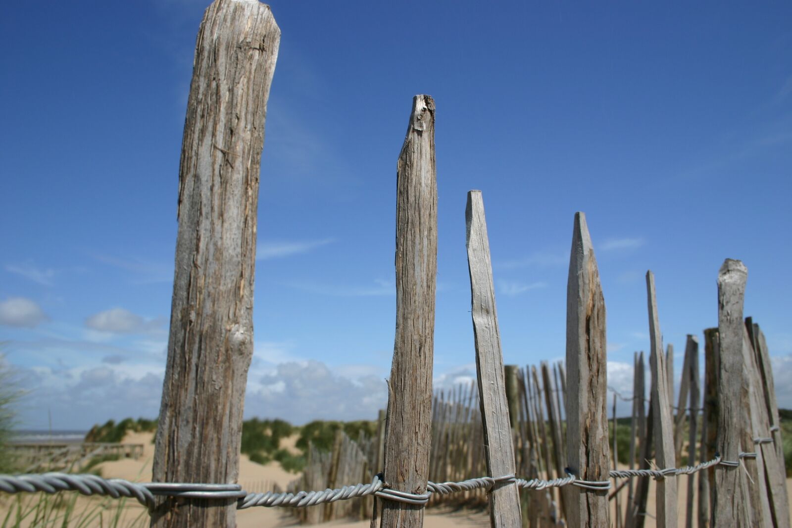 Canon EOS 300D (EOS Digital Rebel / EOS Kiss Digital) sample photo. Beach, england, fence photography