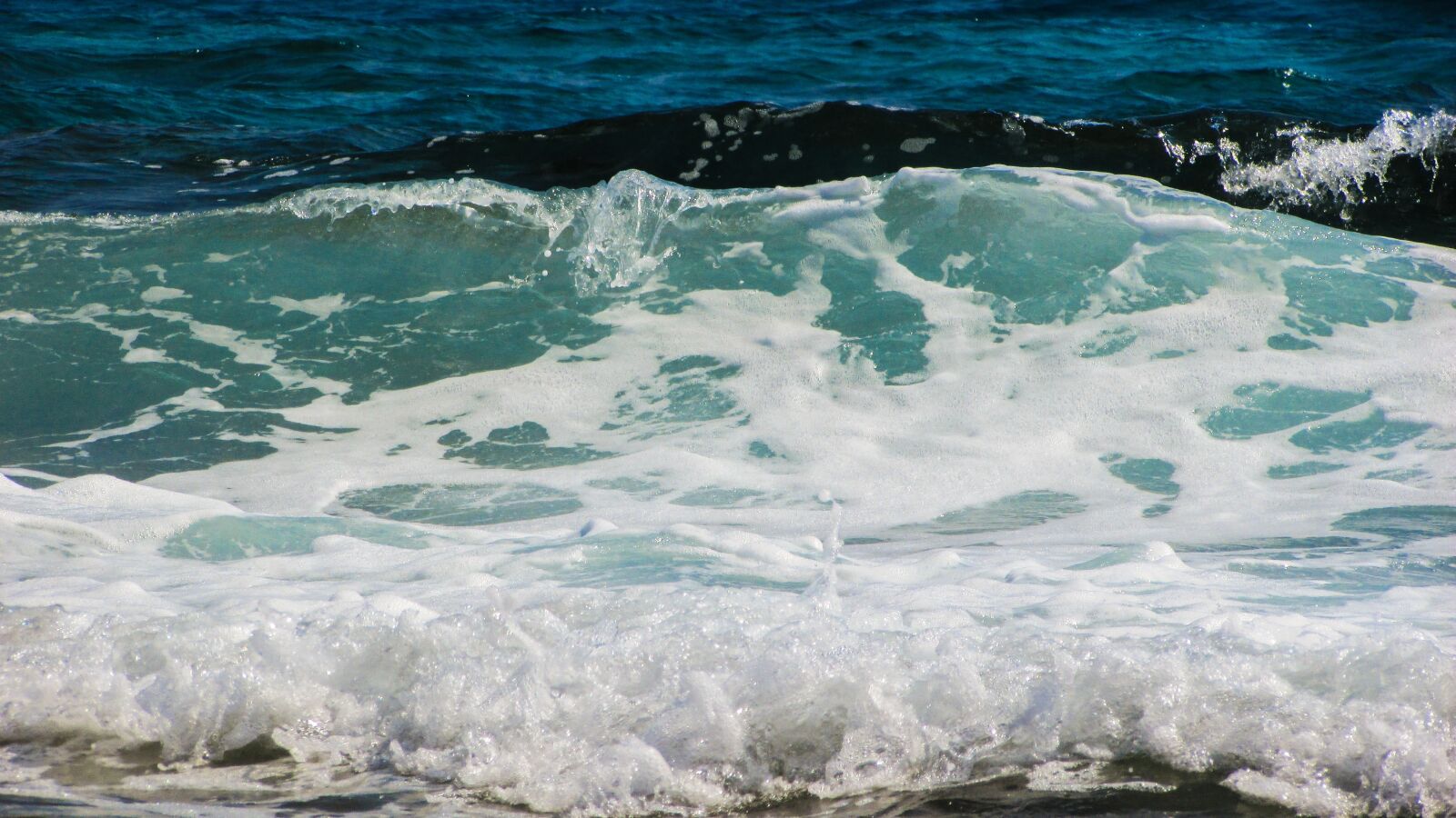 Canon PowerShot SX400 IS sample photo. Wave, smashing, sea photography