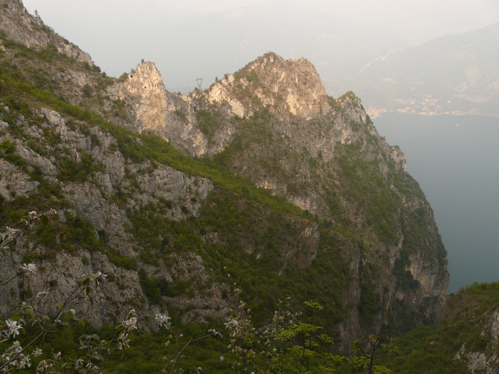 Panasonic DMC-FZ18 sample photo. Mountains, garda, hiking tour photography