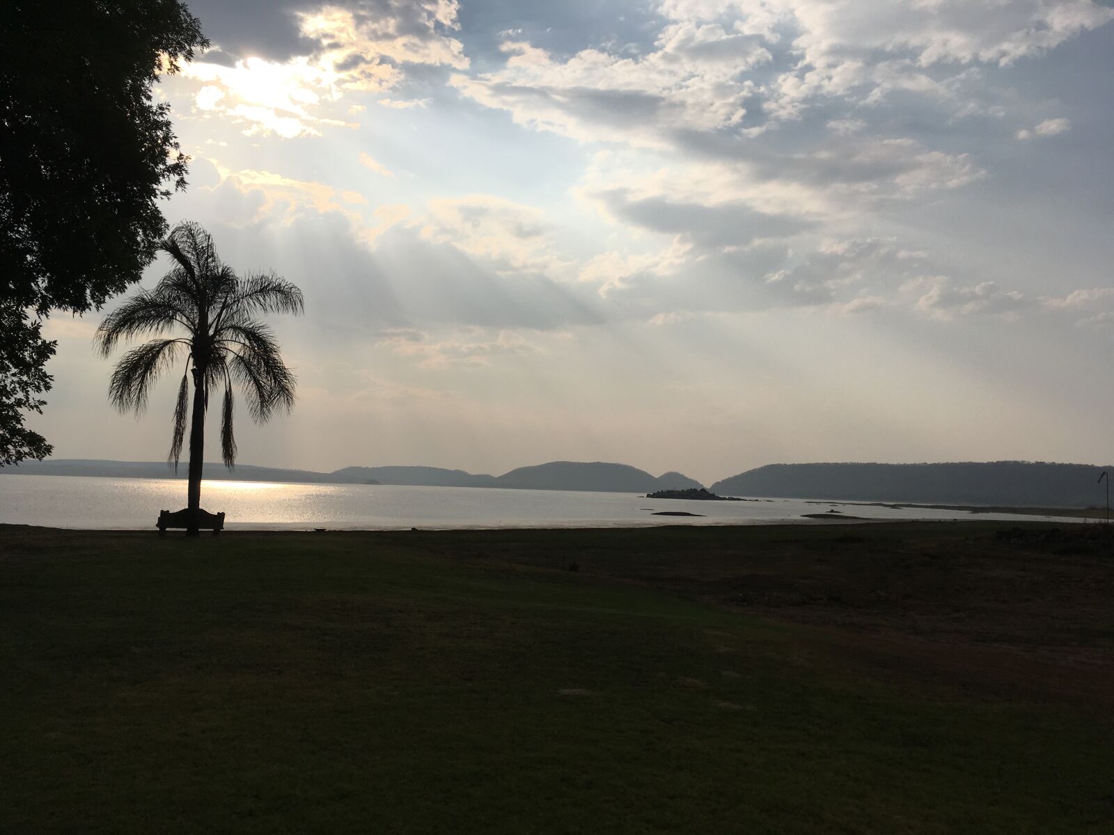 iPhone SE back camera 4.15mm f/2.2 sample photo. Cloud, lake, silhoutte, sunrays photography