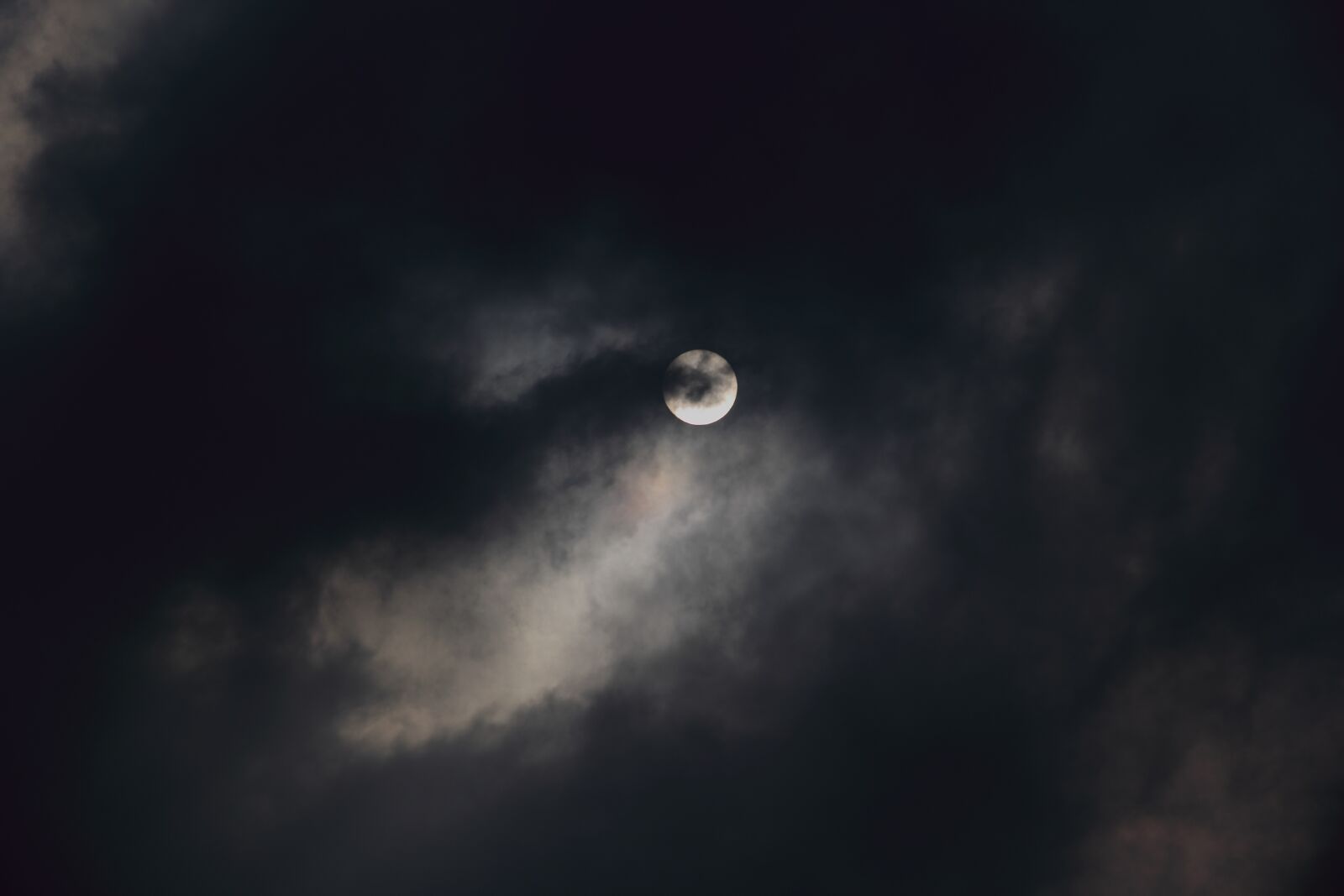 Canon EF-S 18-135mm F3.5-5.6 IS sample photo. Moon, cloud, evening photography
