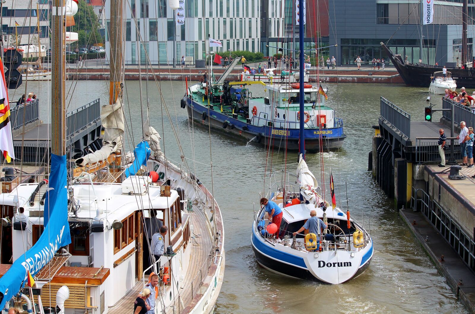 Canon EOS 650D (EOS Rebel T4i / EOS Kiss X6i) sample photo. Ships, sailing boats, lock photography